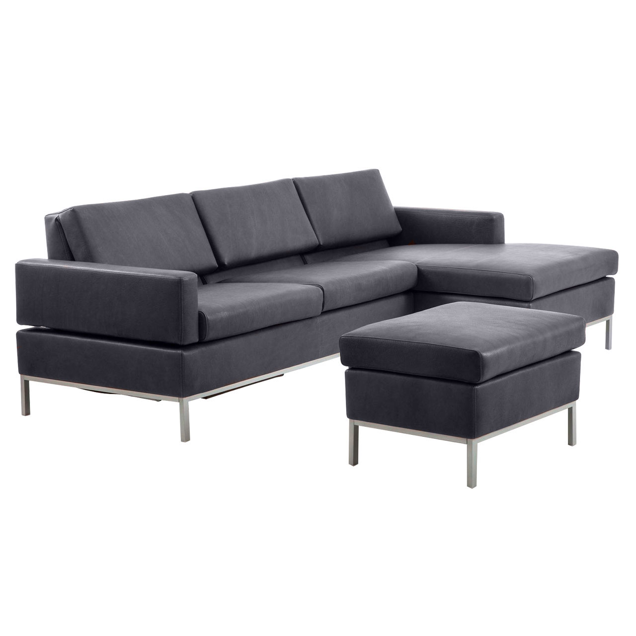 Schwarze Ledergarnitur mit Longchair rechts und Anstellsofa links.