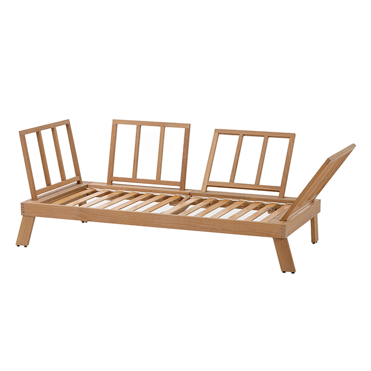 Gestell für das Sofa brühl lofoten pure in Eiche hell ohne Polster. Für Armlehnen und Rückenpolster ist je ein absenkbares Holzgestell angebracht.