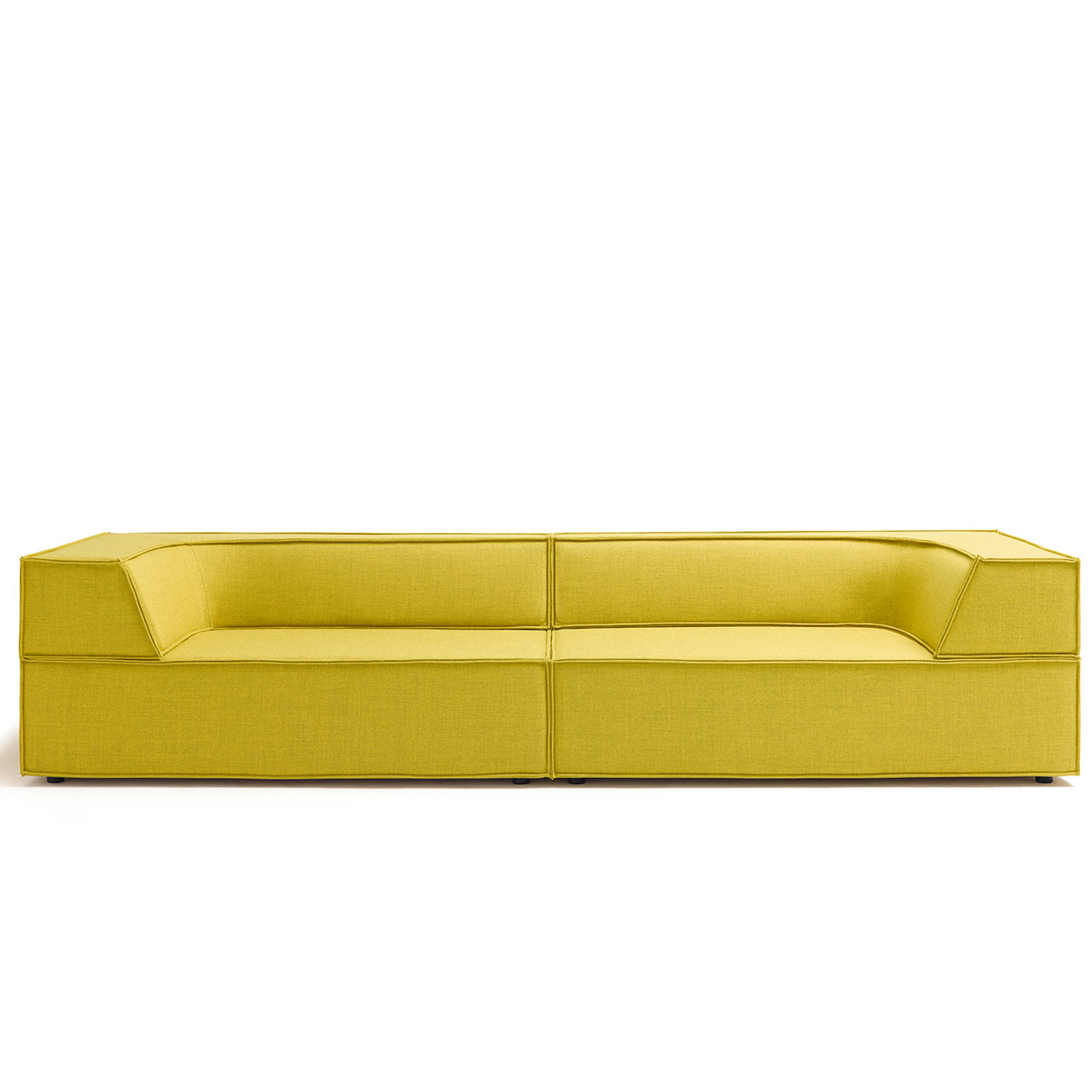 Zwei 150er Sitzelemente mit aufgelegtem Eckrücken links und Eckrücken rechts lassen das gelbe Sofa entstehen.