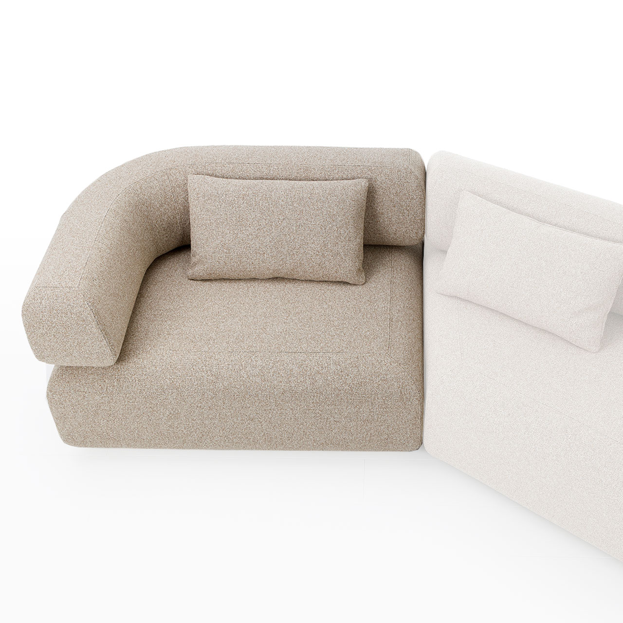 Beiges Eckelement mit Armlehne links und Kissen.