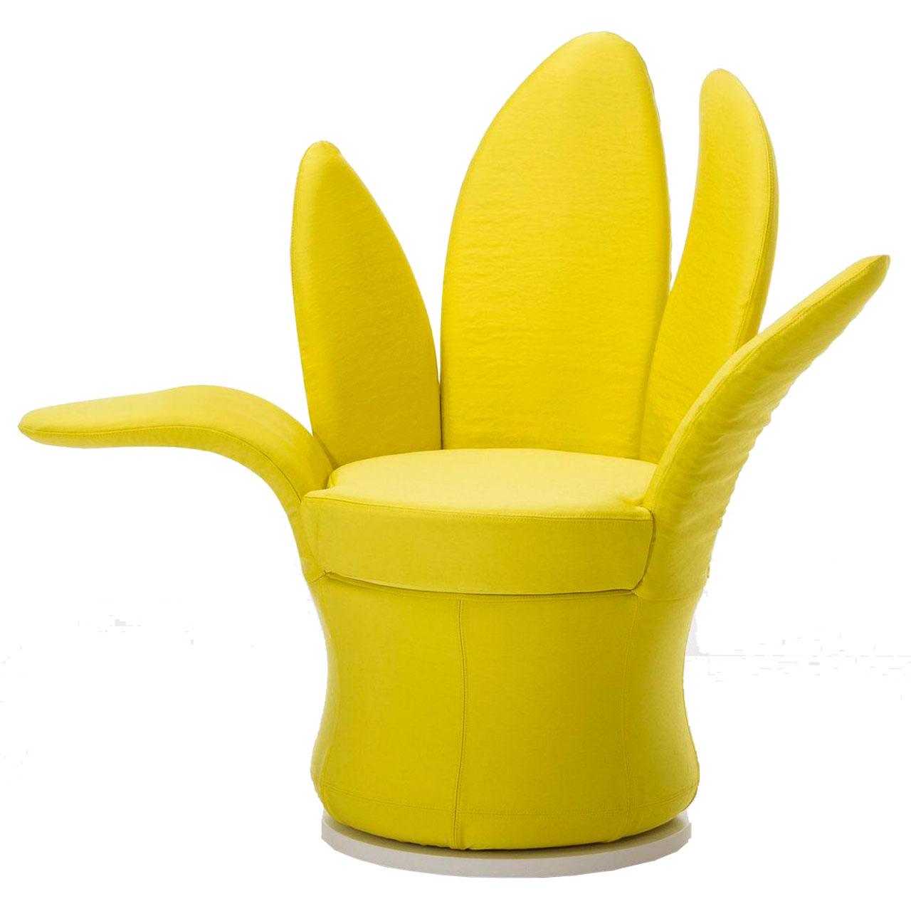 Ein Sessel in gelbem Stoff mit Drehteller als Basis. Der Sessel hat einen runden Sitz. Die Arm- und Rückenlehnen bestehen aus fünf blattartige Elementen, so dass sie an Blütenblätter erinnern.