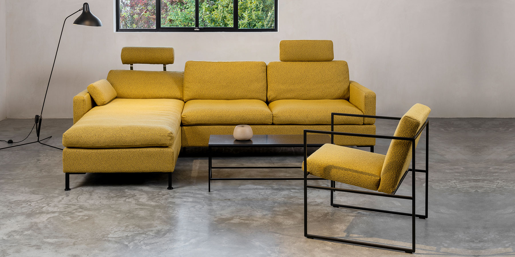 Sitzgarnitur brühl alba system/m aus Longchair links und Anstellsofa rechts.