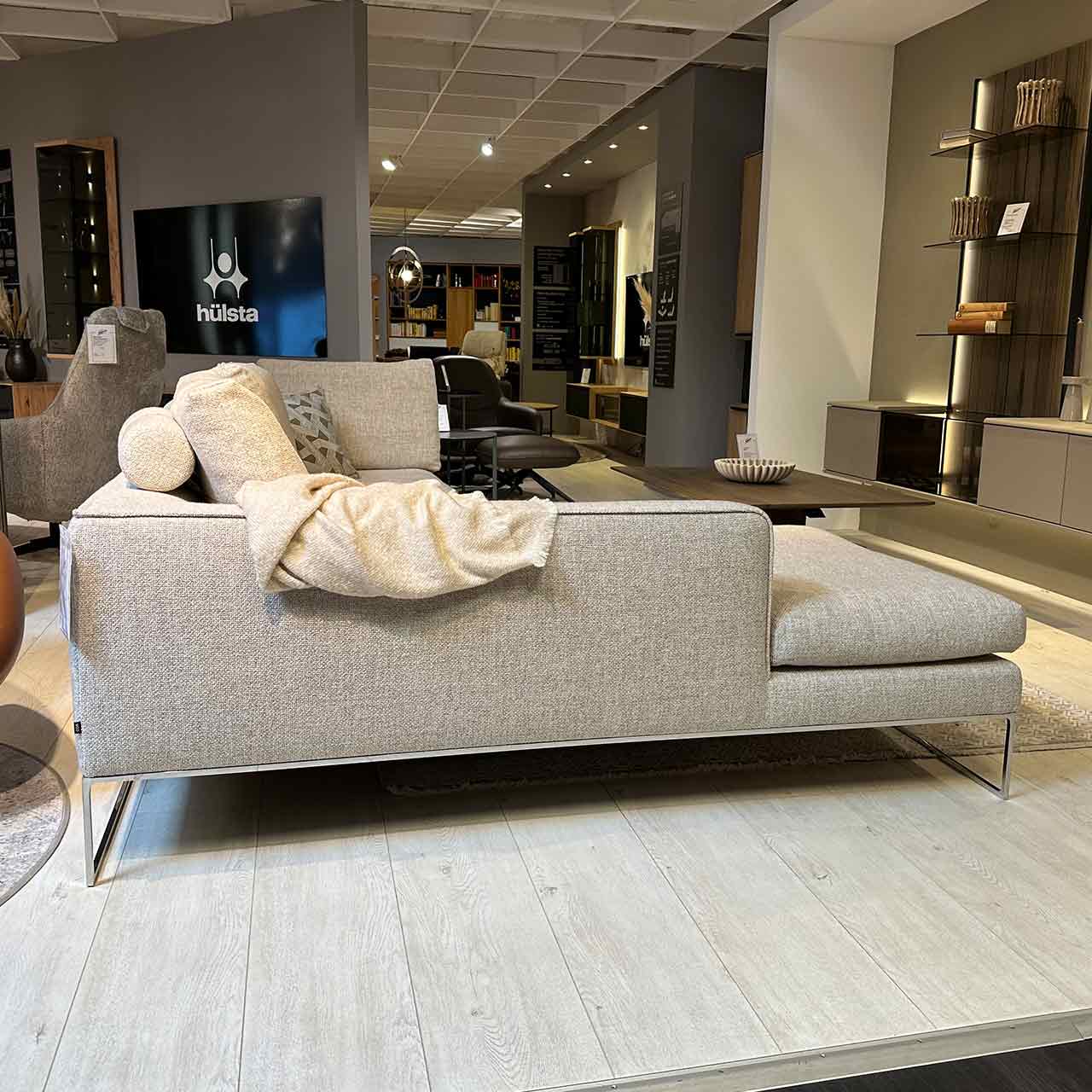 Gleiches Sofa in Seitenansicht