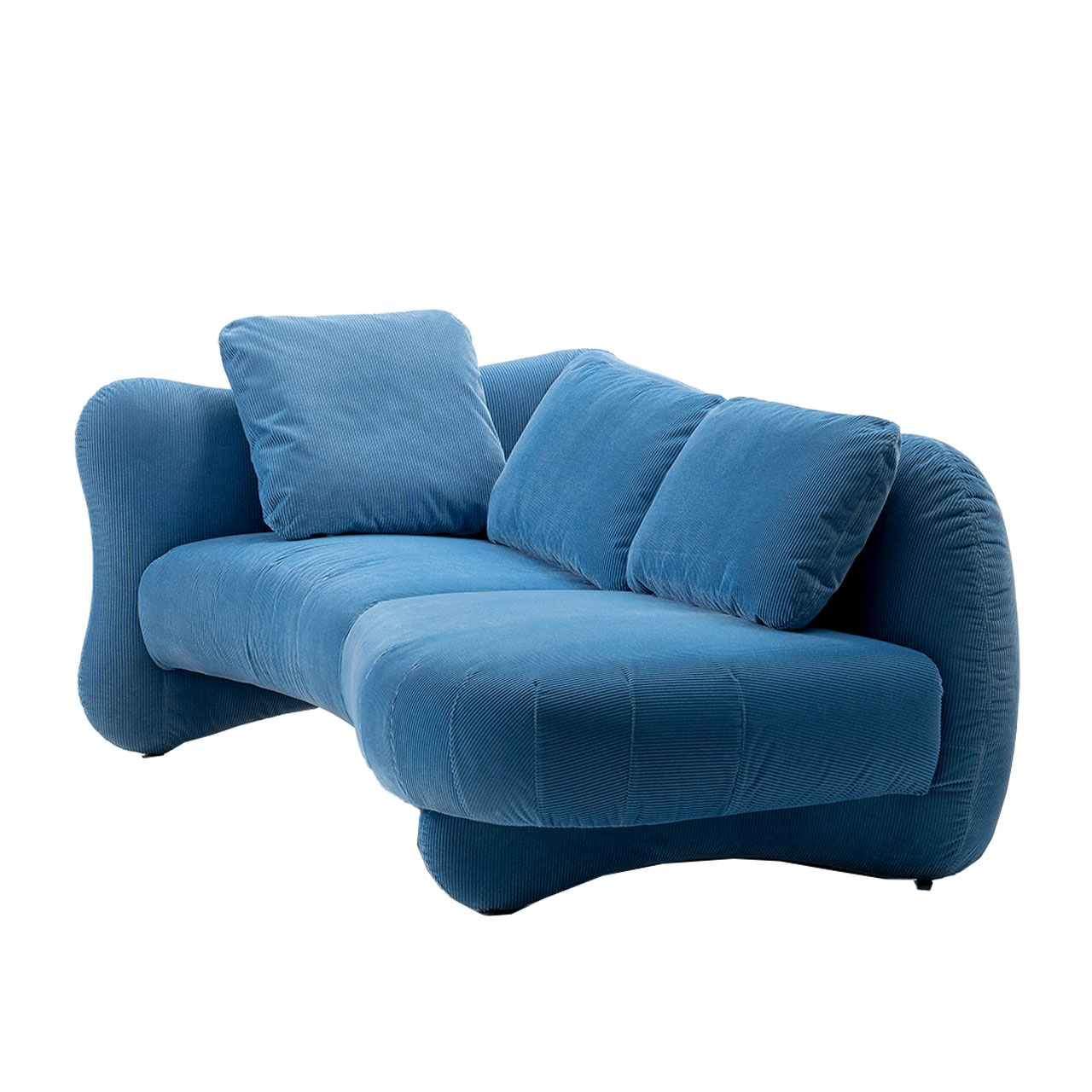 Blaues Openend mit drei Kissen.