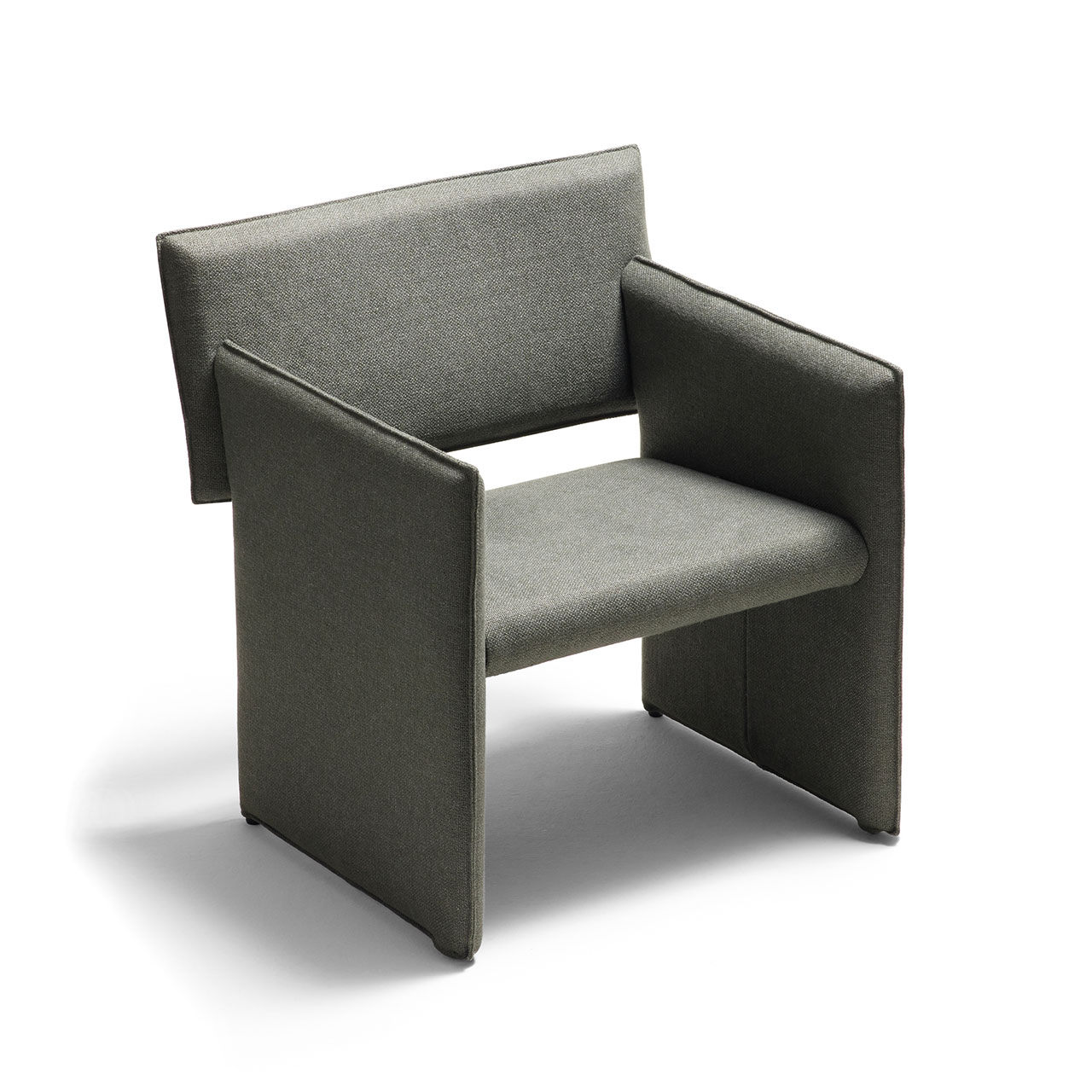 Sessel bestehend aus vier rechteckigen Elementen, die Sitzfläche, Rücken und Seitenwangen darstellen.