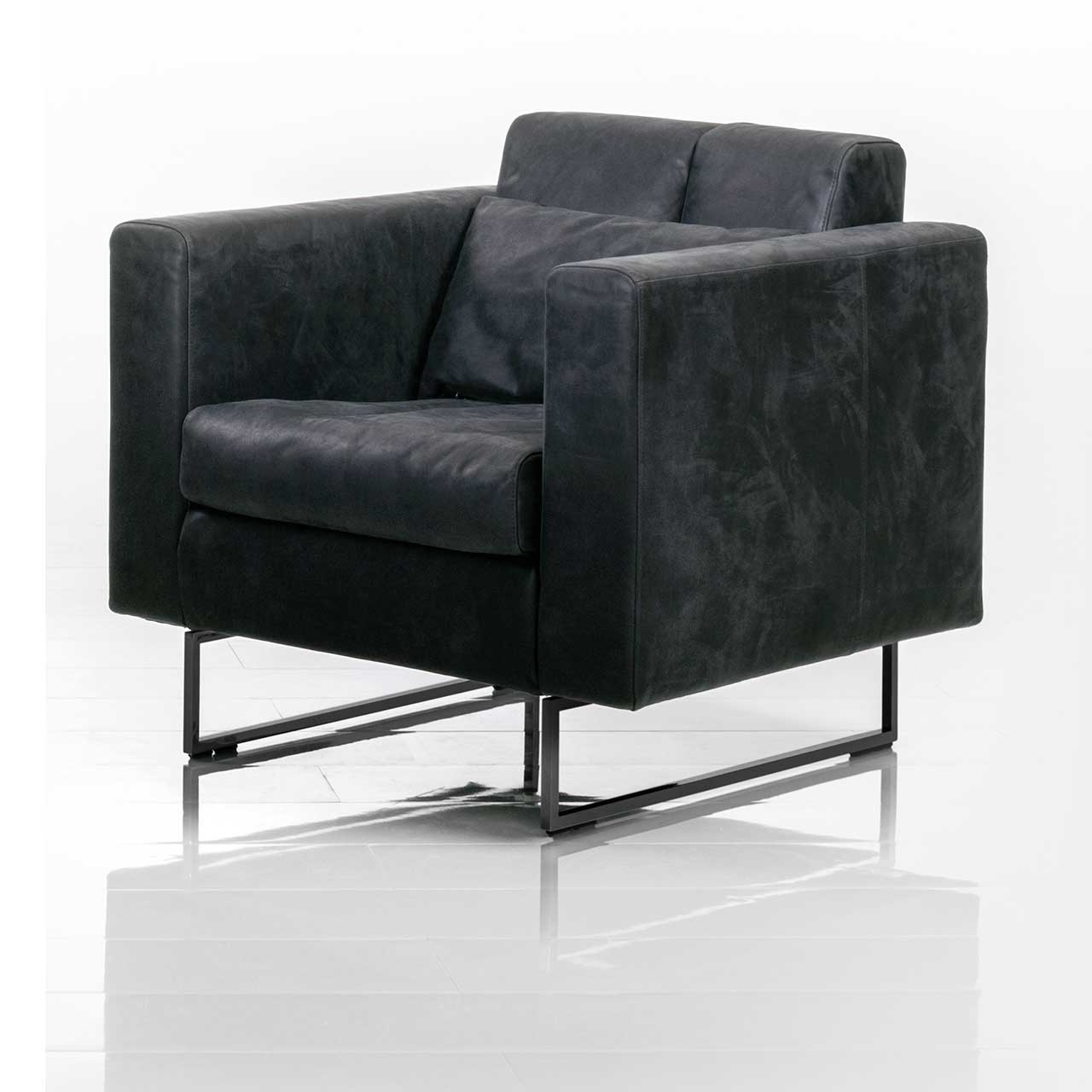 brühl embrace Sessel mit niedriger Rückenlehne