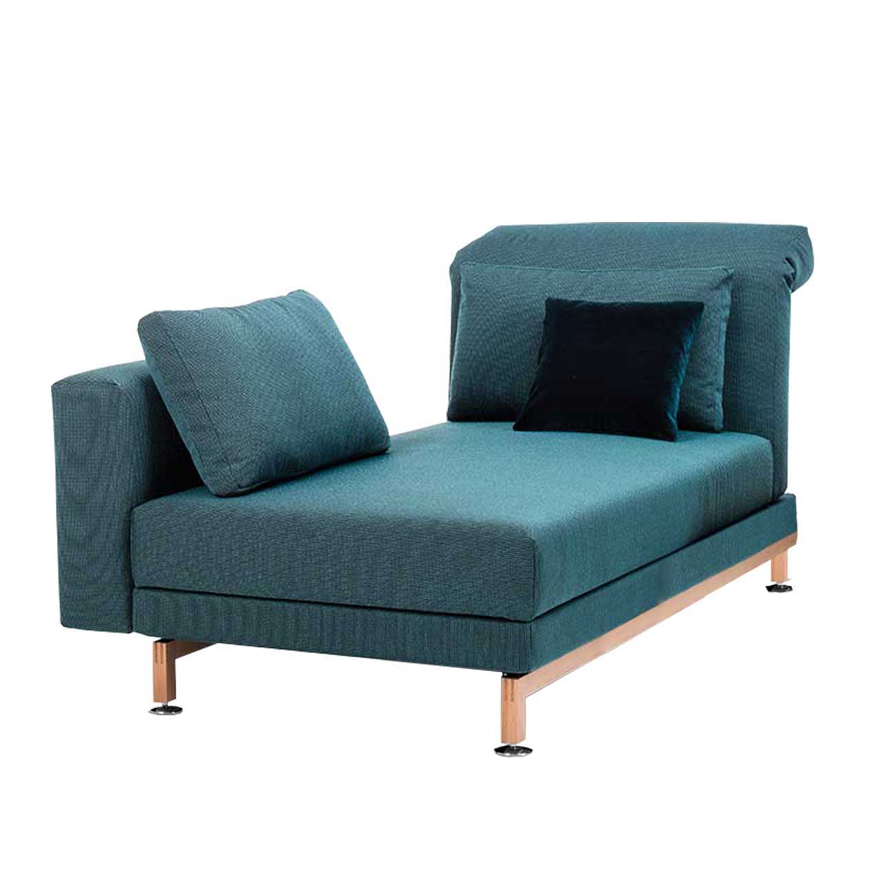 Longchair mit Kufen in hellem Holz und mit grünem Stoff. Die Armlehne links ist zum Fußende vorgeschoben.