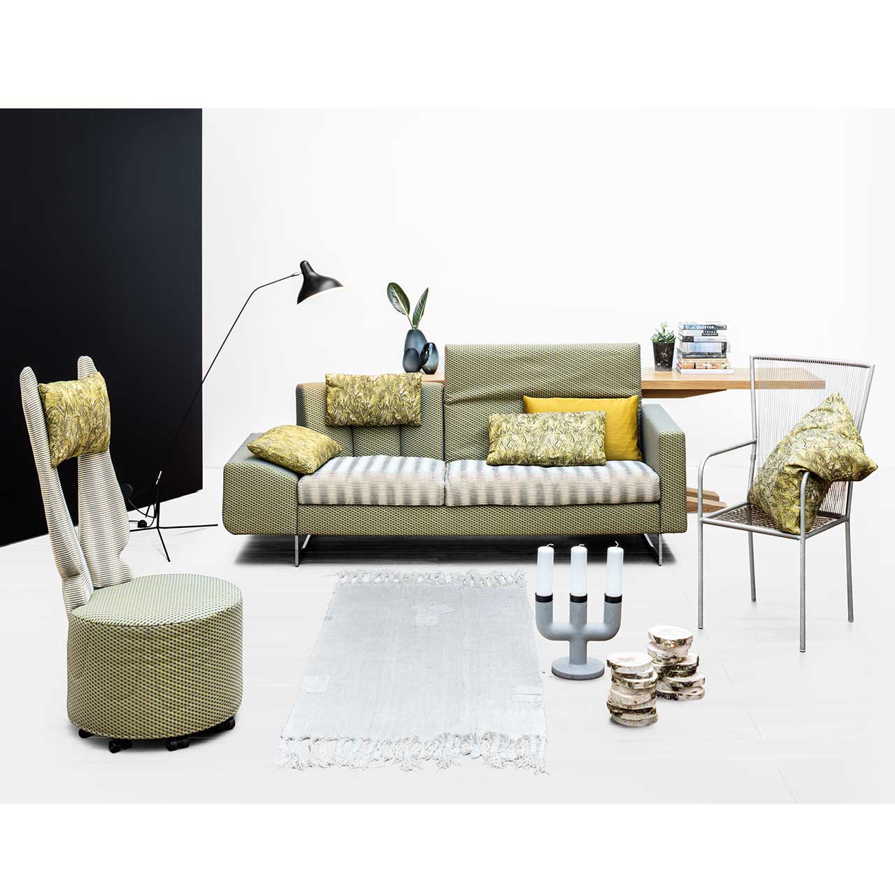 Ambientebild brühl embrace asymmetrisches Sofa.