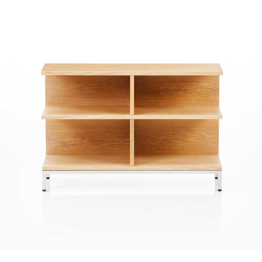 Regal mit 2mal zwei Fächern mit chrom glänzenden Untergestell in Buche.