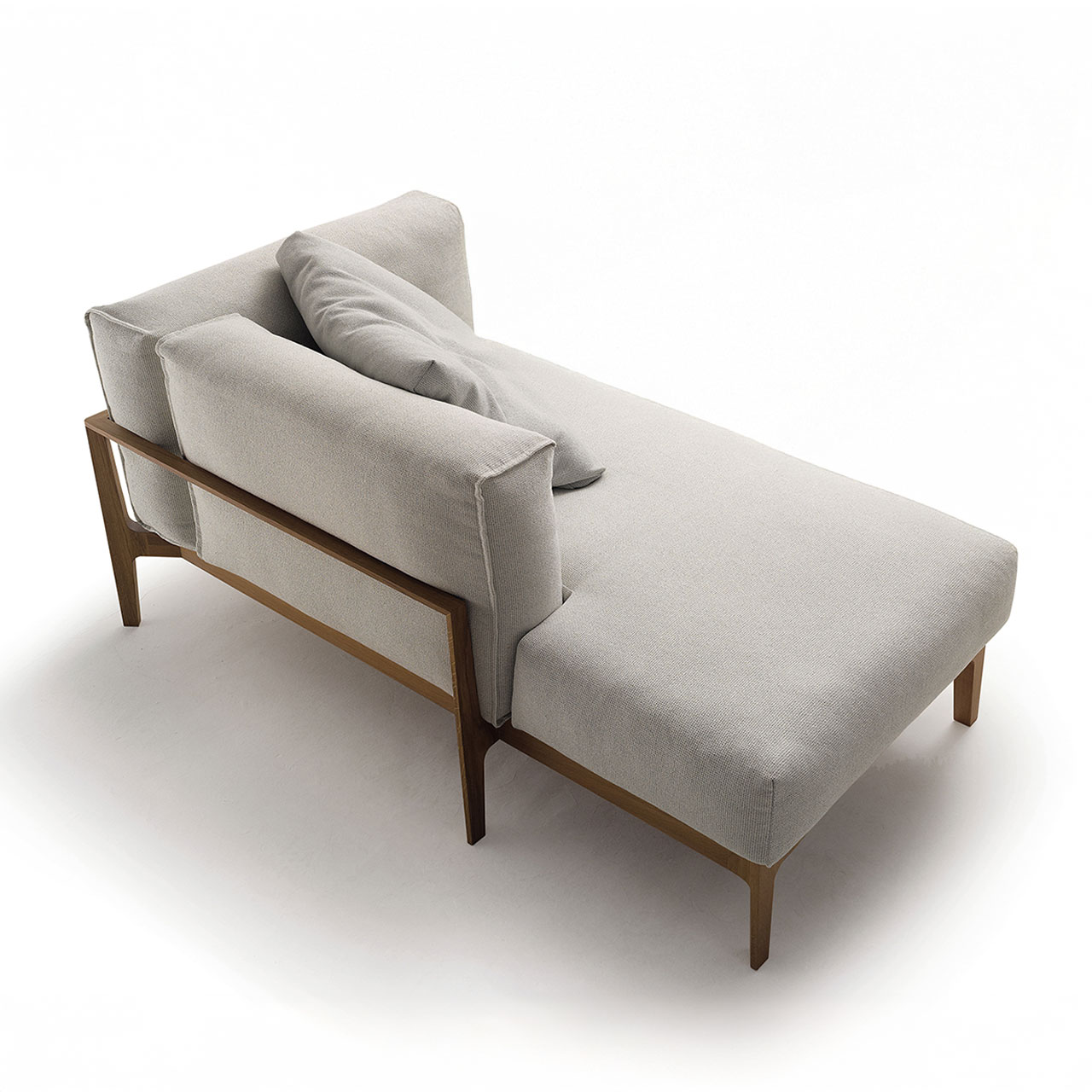 Recamiere mit Lehnen rechts bezogen mit hellem Stoff