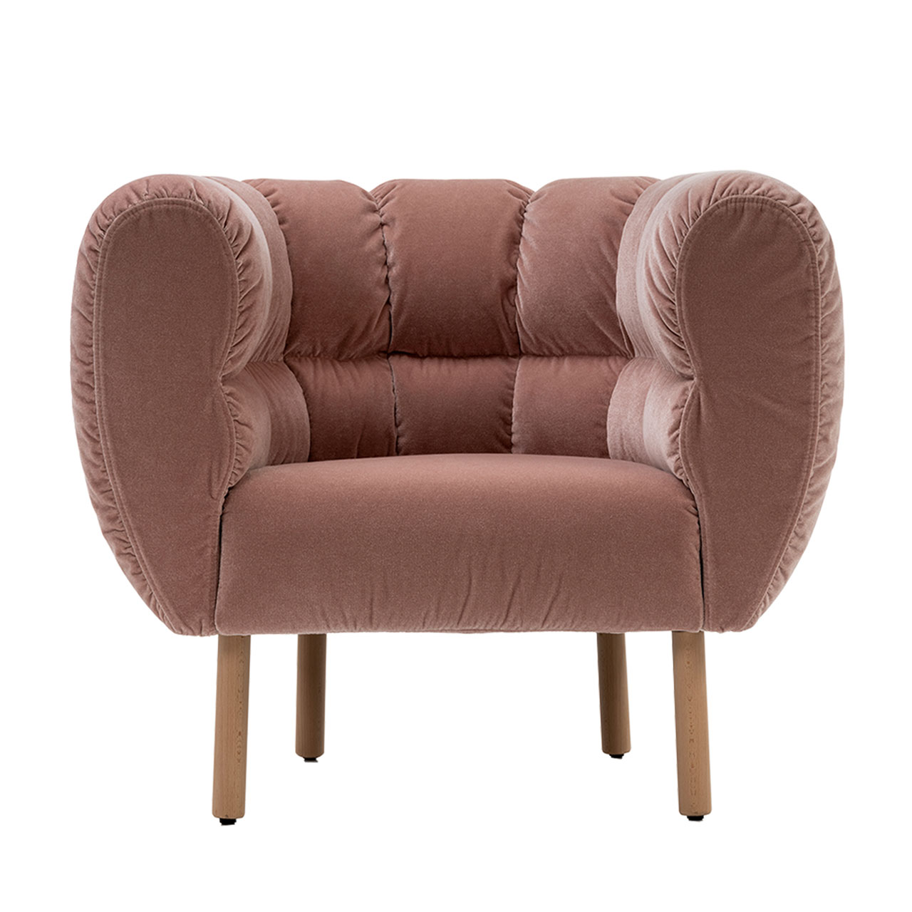 Sessel der Serie brühl magnolia mit braunem Stoff bezogen und Füßen in hellem Holz.