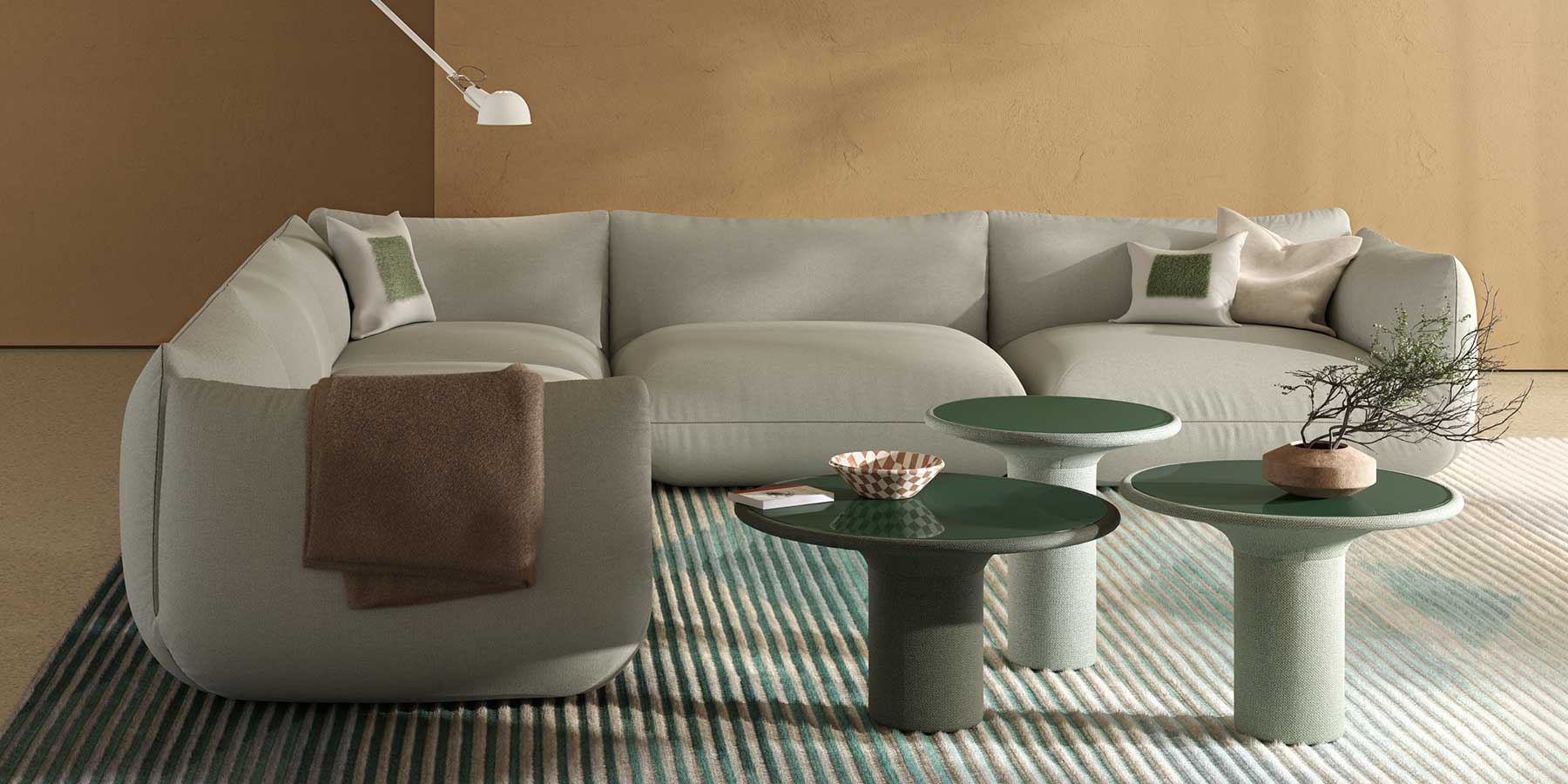 Alle drei Echo Couchtische nebeneinander vor einem Sofa