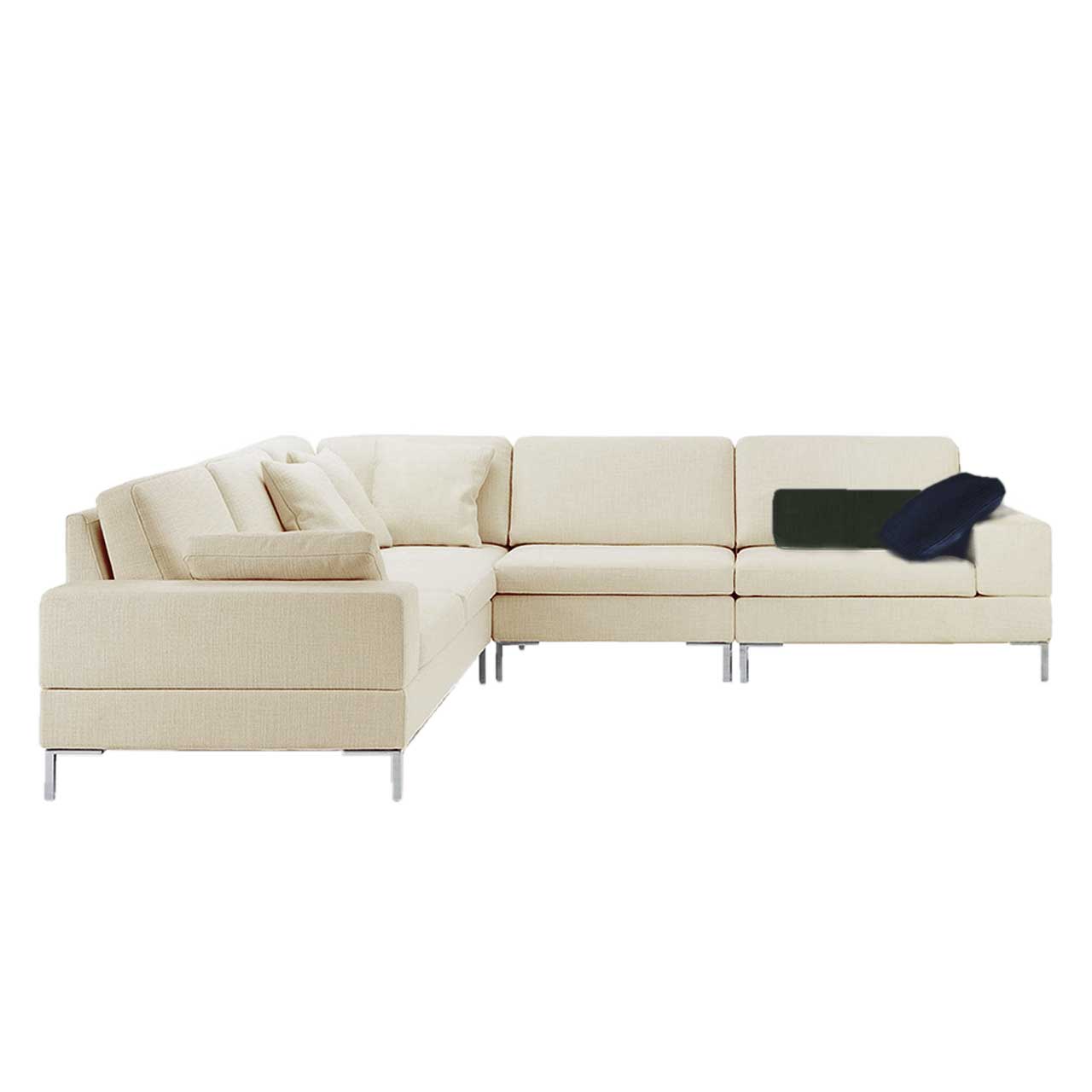 Weiße Eckgarnitur mit Eckelement und zwei gleich langen Anstellsofas. 