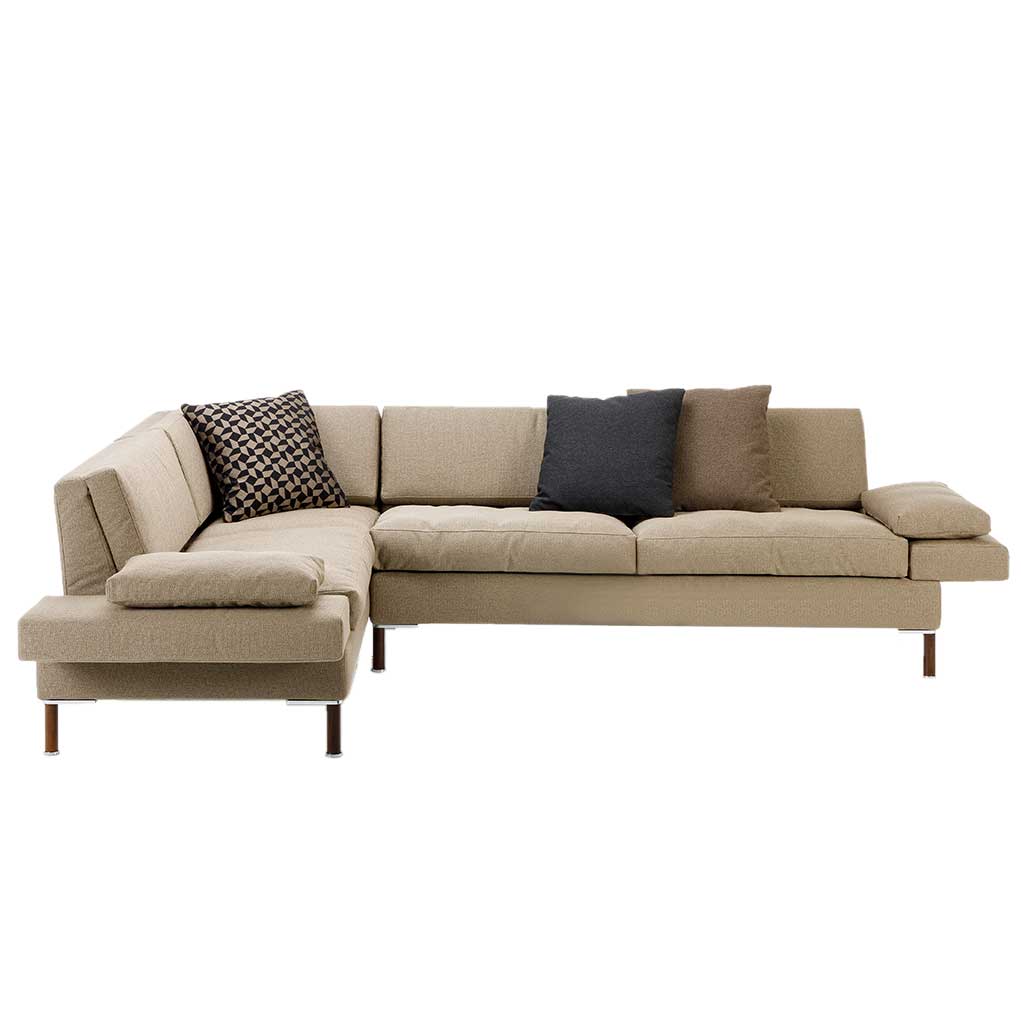 Eckgarnitur in hellbraunem Leder.