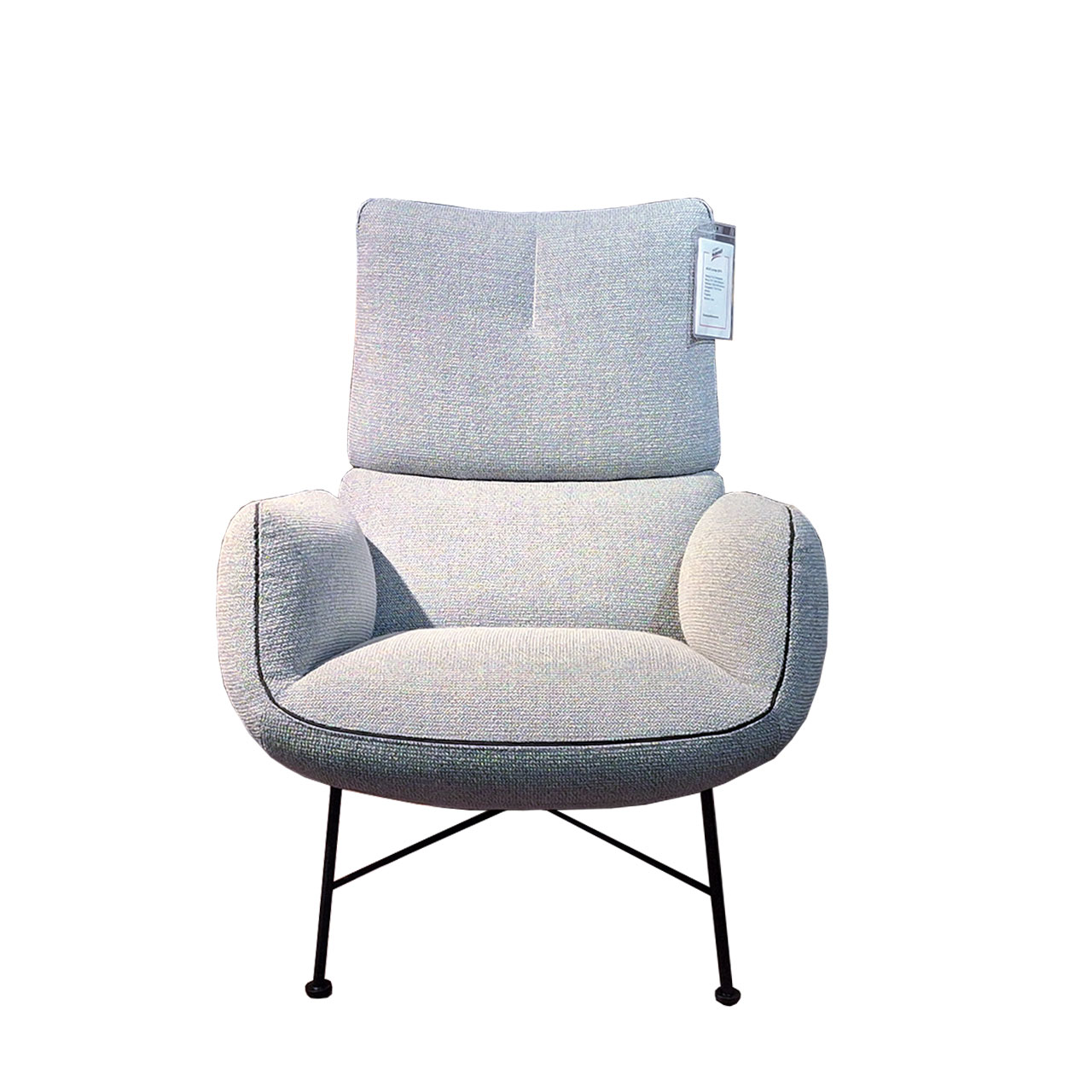 Einzelaufnahme des Sessels in Frontalansicht.