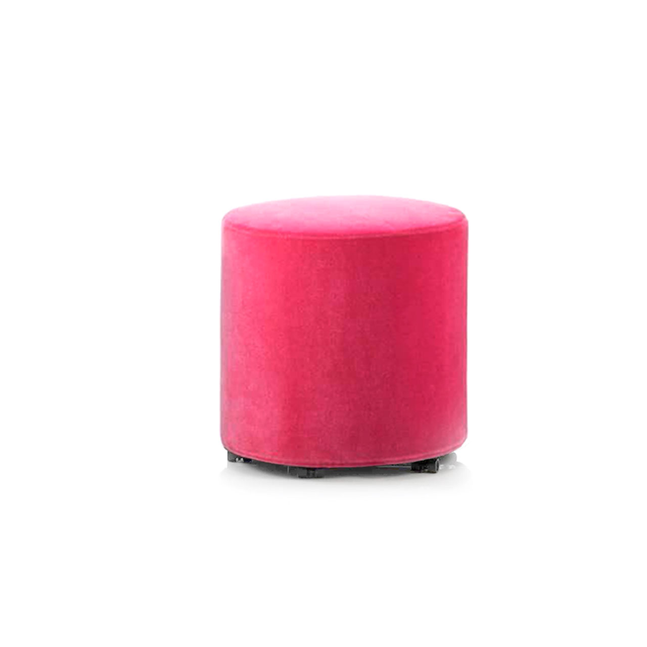 Ein pinker Hocker. Die Form ist zylindrisch und reicht bis knapp über den Boden. Der Hocker steht auf Kunststoffrollen.
