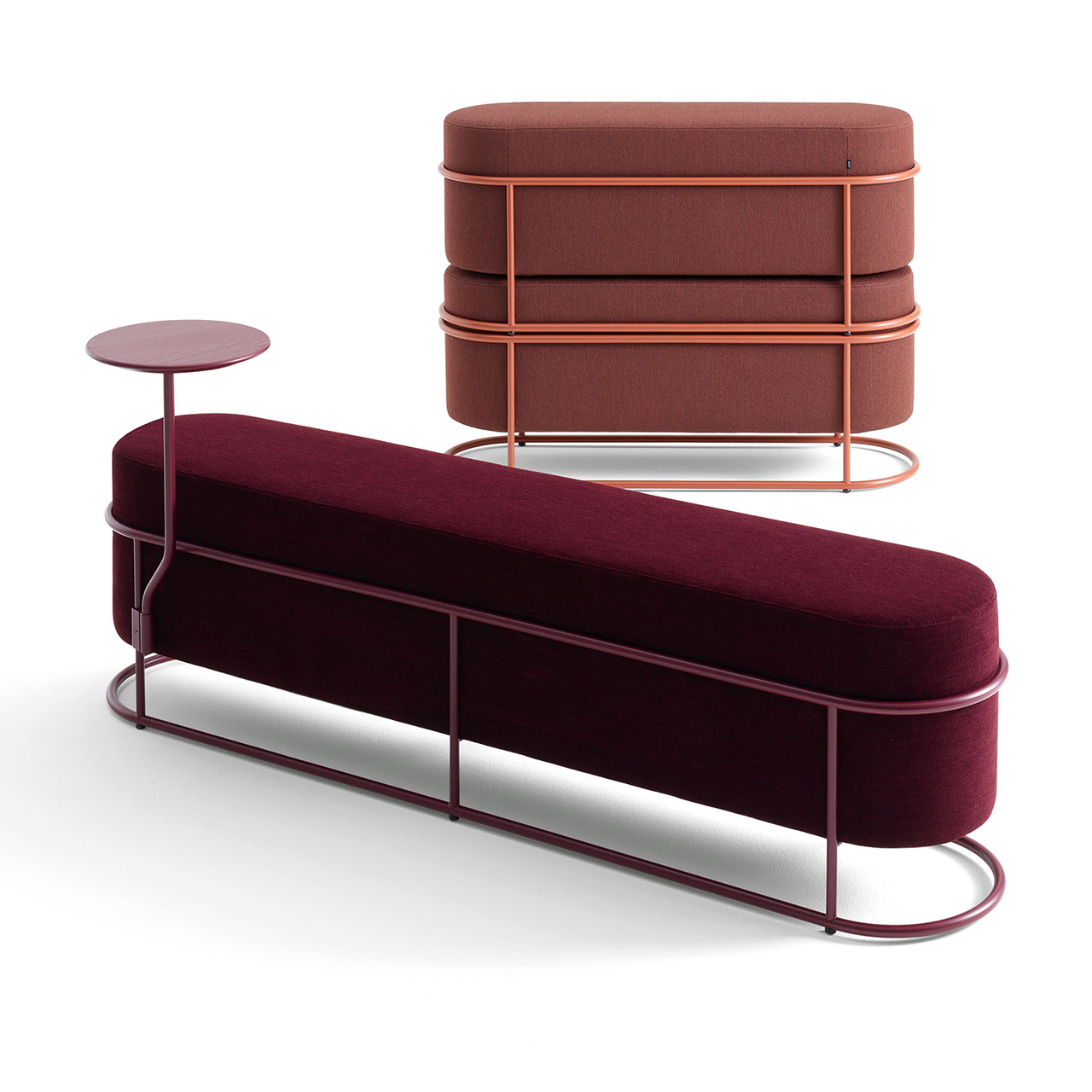 Vorne die lange Bank mit Aufstecktisch und hinten die kleine Bank gestapelt