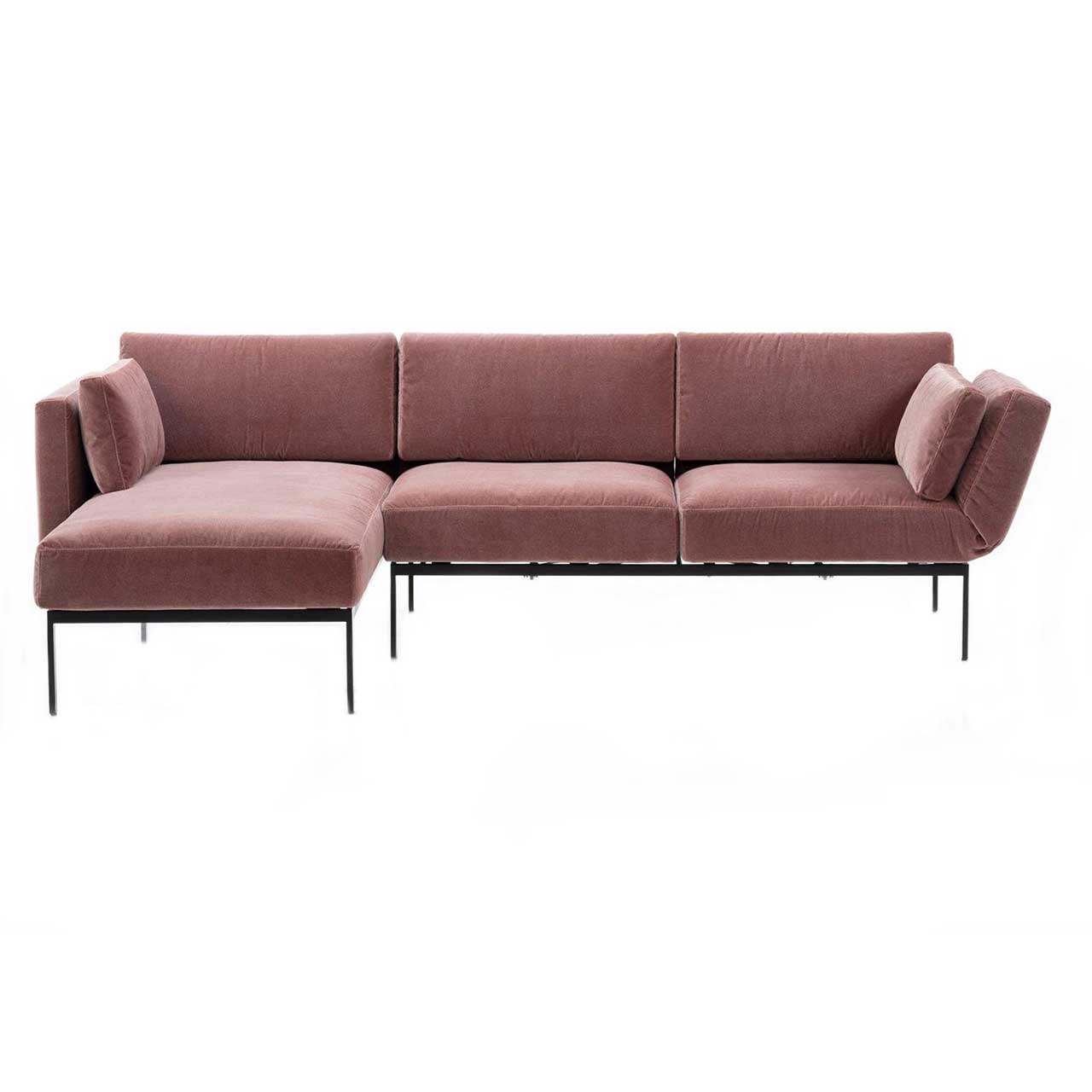 Eckgarnitur der Serie roro medium soft mit Longchair links und Anstellsofa rechts in Stoff.