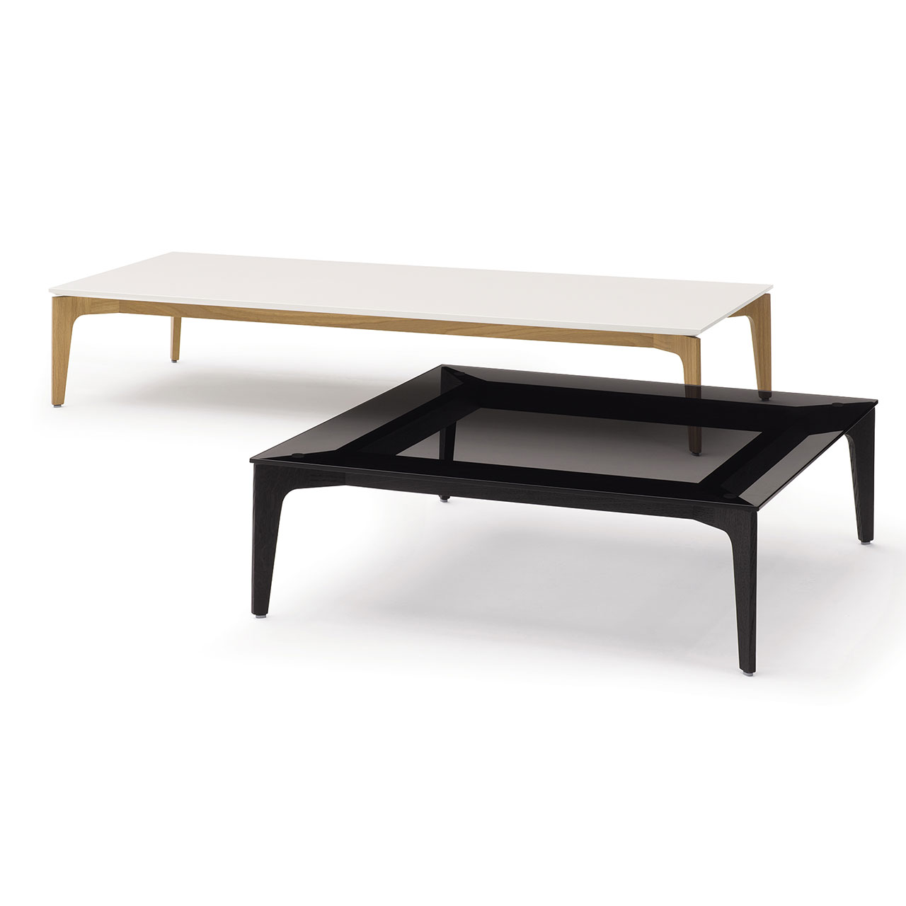 Beide Couchtische der Serie Elm nebeneinander fotografiert