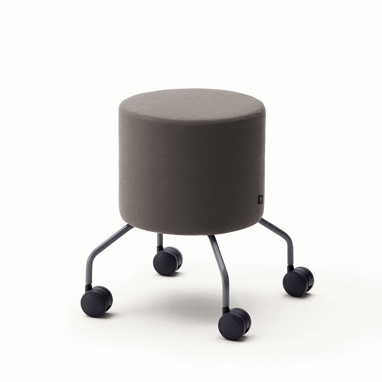 Zylinderförmiger grauer Hocker auf Beinen mit Rollen