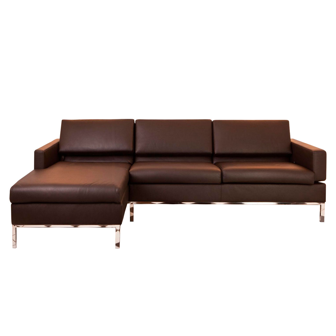 Dunkelbraune Ledergarnitur mit Longchair links und Anstellsofa rechts.