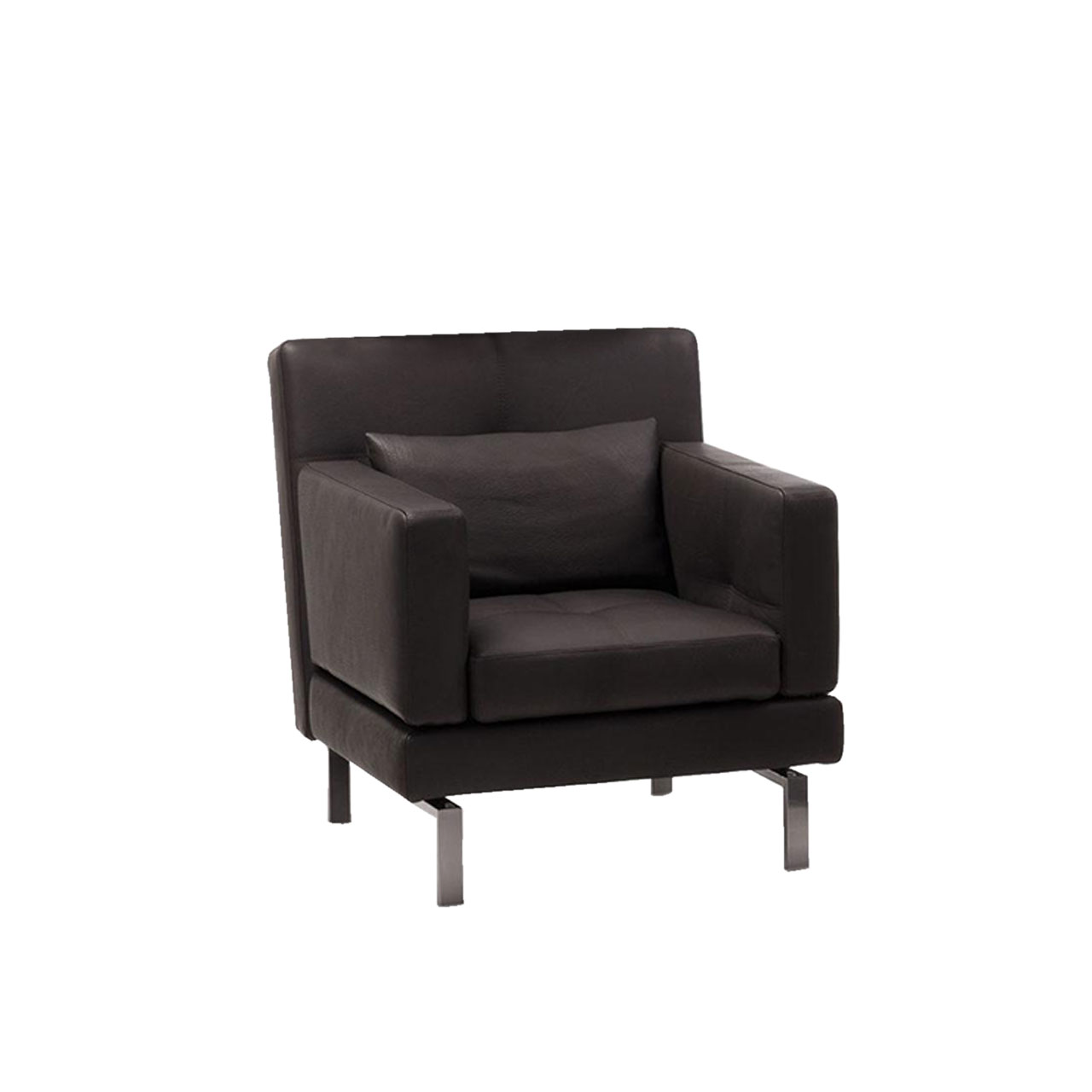 Brauner Ledersessel mit schmalen, hohen Armlehnen.