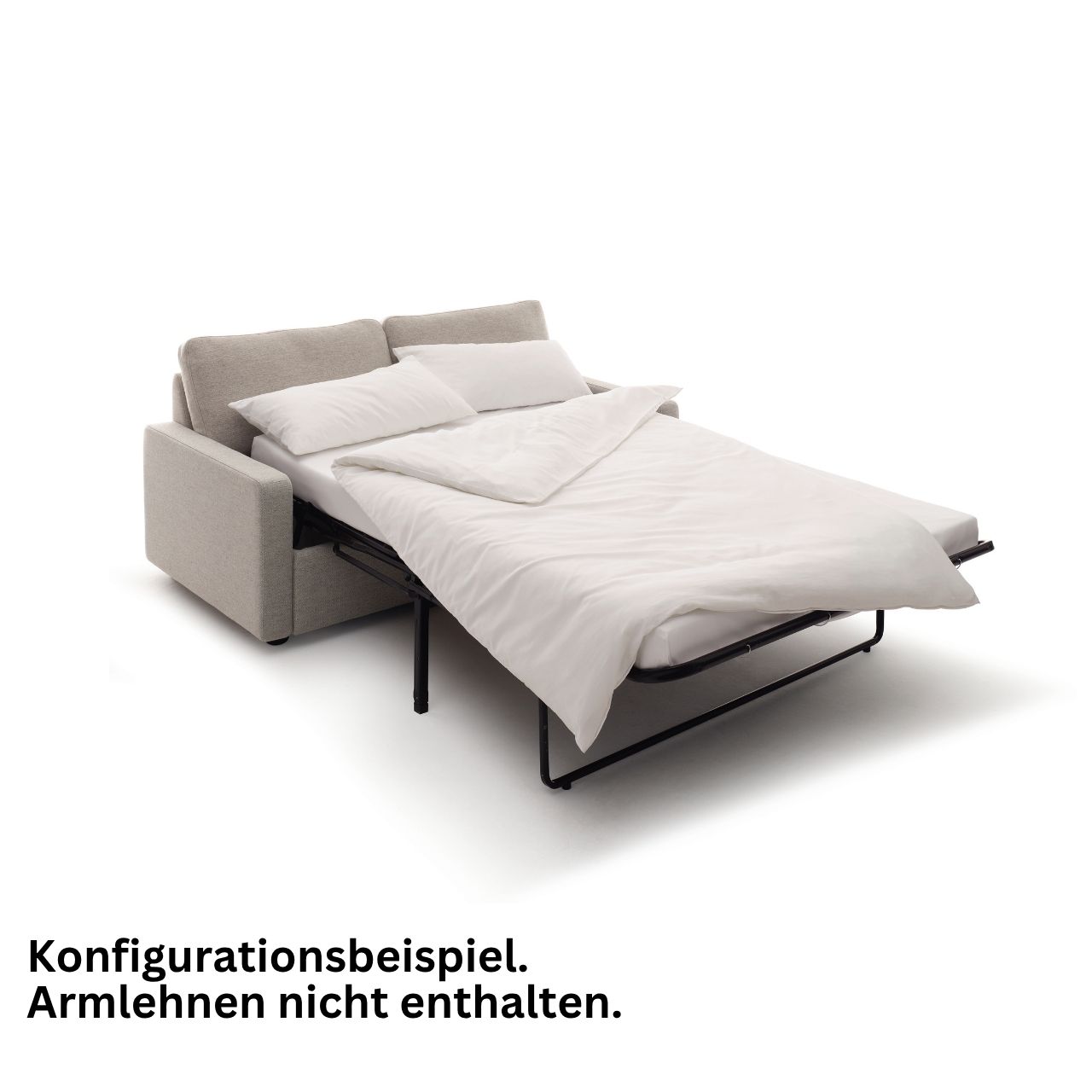 Bodennahes Schlafsofa von von COR in beigem Stoff. Die Liegefläche ist voll ausgezogen. Auf dem Bett sind zwei Kissen und eine Decke drappiert.