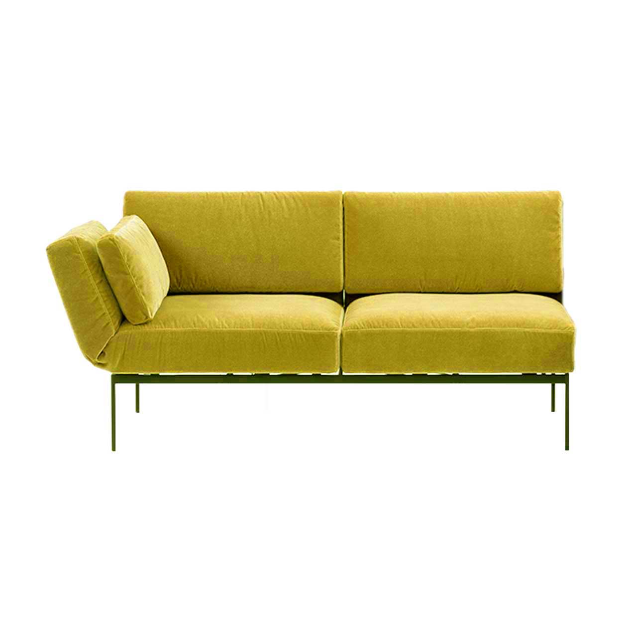 Das Anstellsofa der Serie brühl roro medium spring mit zwei Sitzplätzen und Armlehne links in gelbem Stoff.