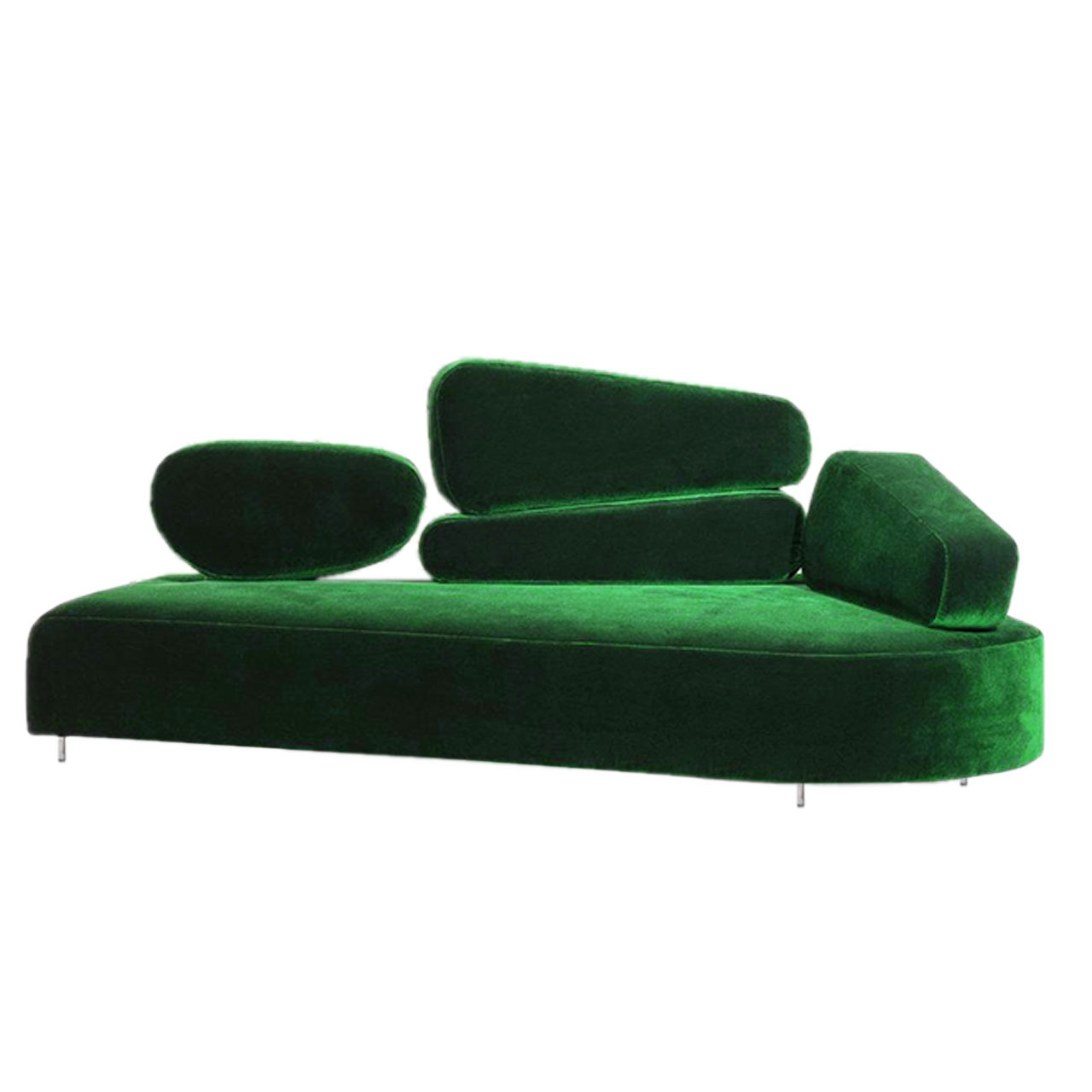 Grünes asymmetrisches Sofa. Der Rücken besteht aus vier einzelnen, ebenfalls asymmetrischen Elementen: In der Mitte zwei Elemente übereinander, rechts und links jeweils ein Element.