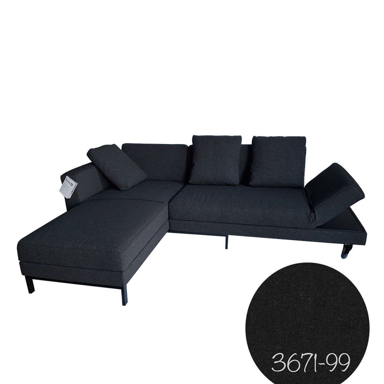 Schwarzes mit Stoff bezogenes Ecksofa mit Recamiere links.
