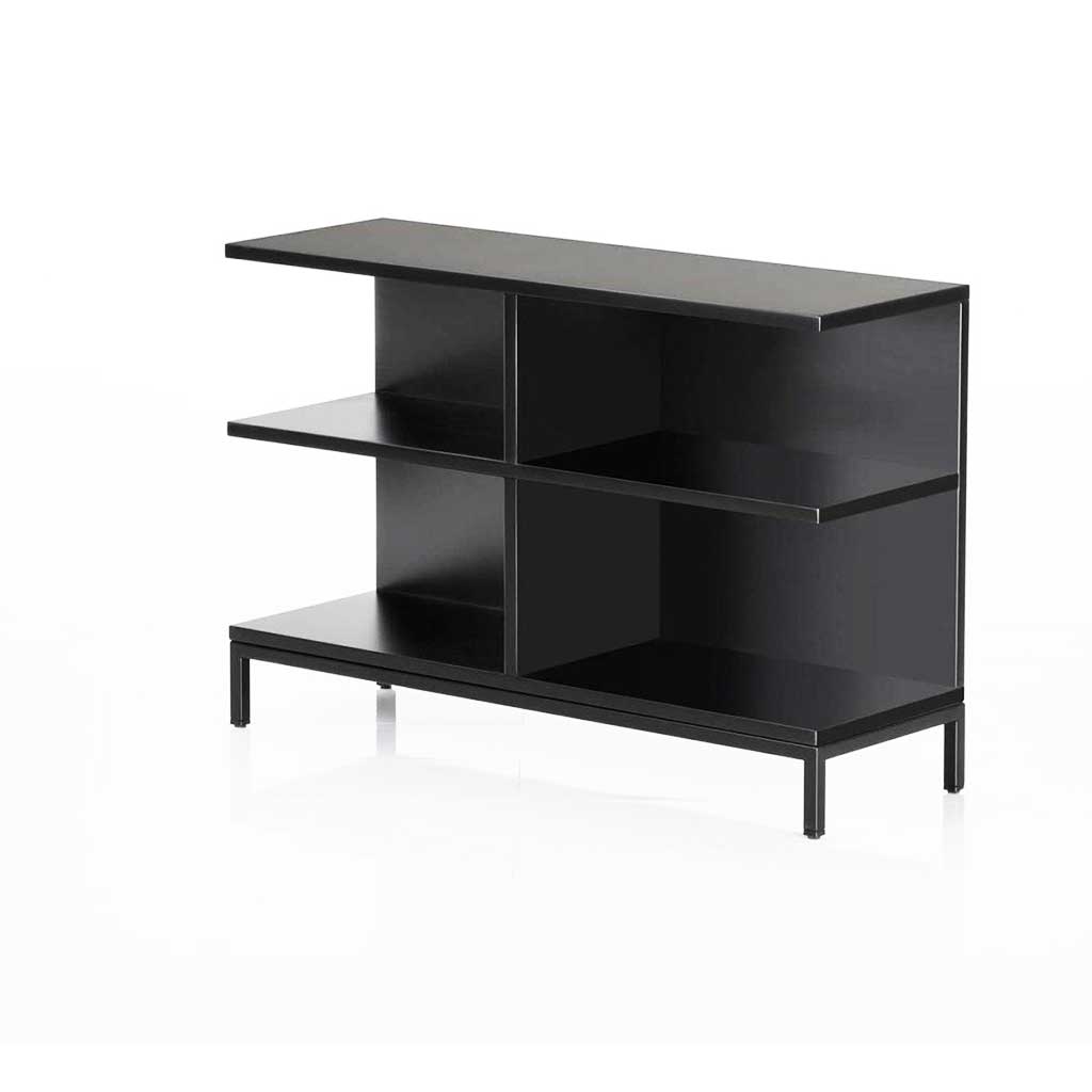 Schwarz gebeiztes Regal mit 2mal zwei Fächern mit schwarzem Untergestell.