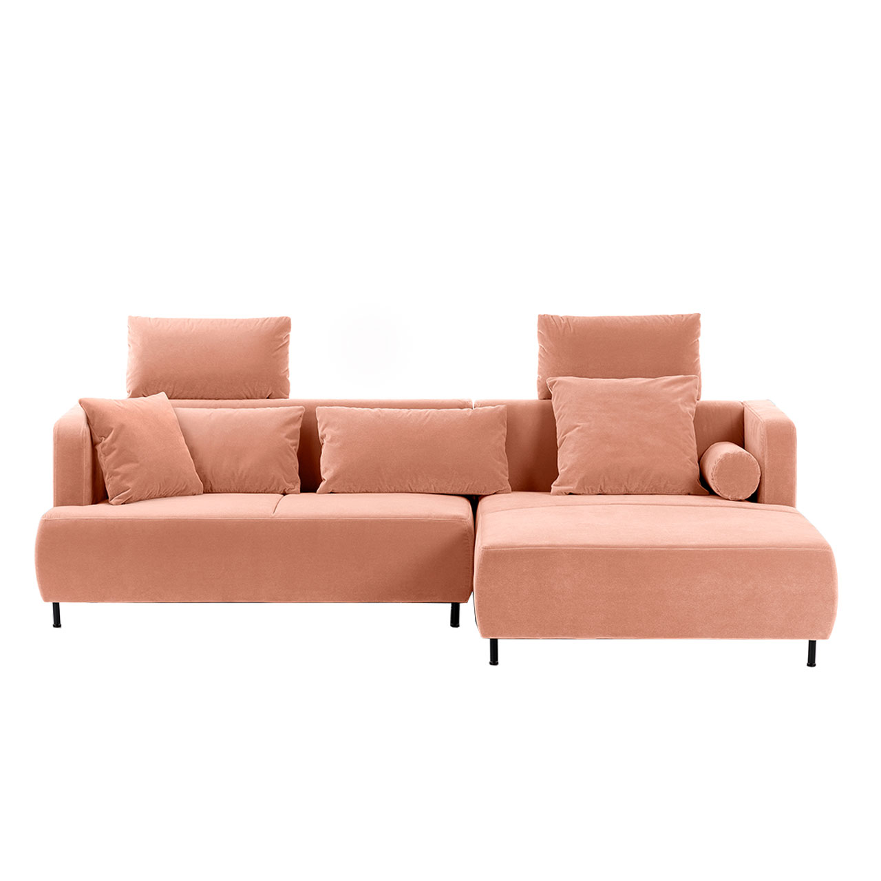 Garnitur bestehend aus einem Anstellsofa und einem breiten Longchair. An Anstellsofa und Longchair wurde jeweils eine Kopfstütze angebracht. Die Kombination ist in einem pfirsischfarbenen Stoff bezogen.