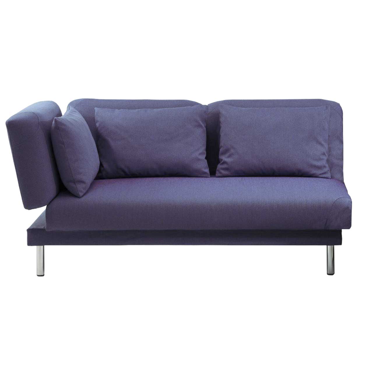 Openend in violettem Stoff mit Füßen in chrom, rechts offen mit 3 Kissen.