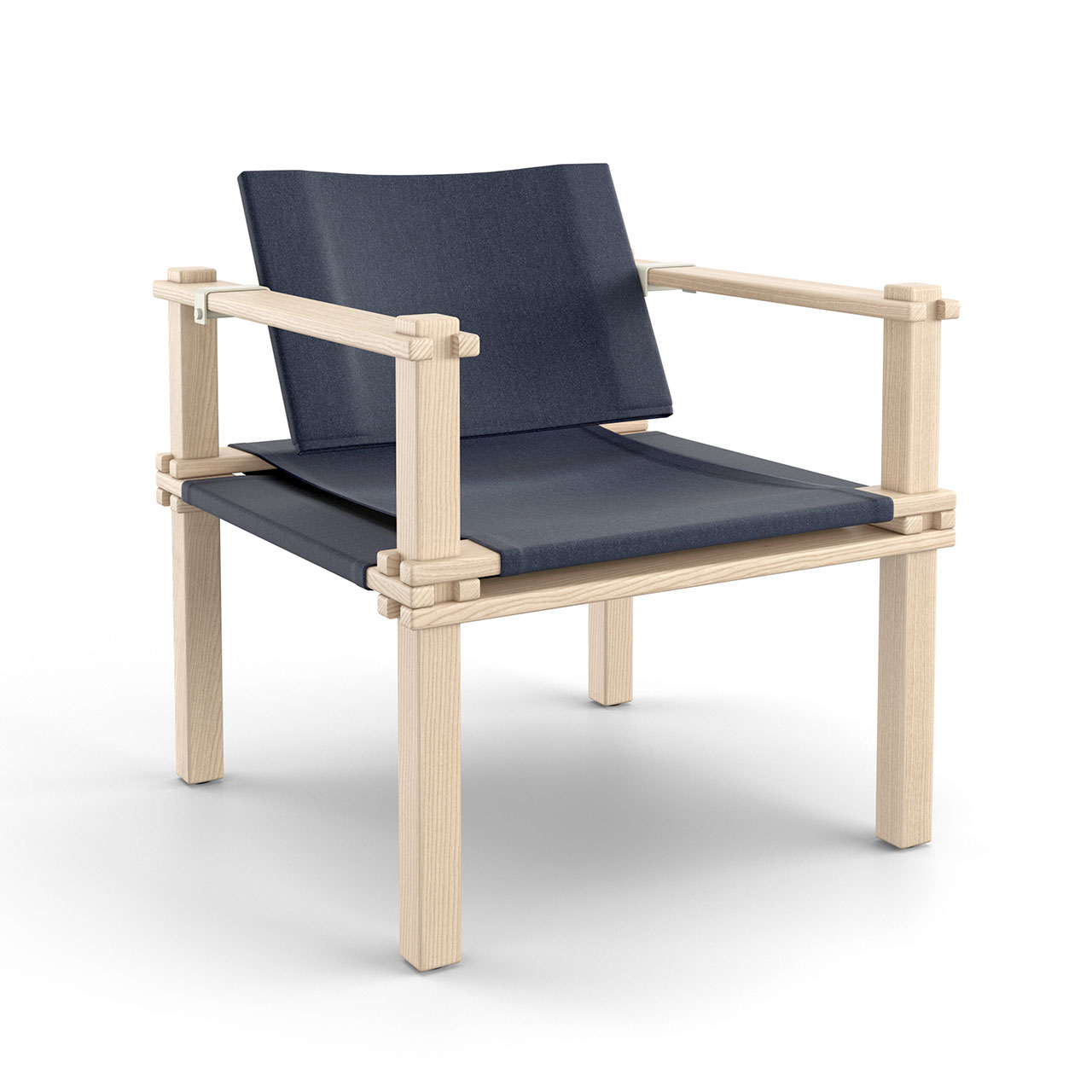 Stuhl mit hellem Holzgestell und blauem Stoff-Sitz