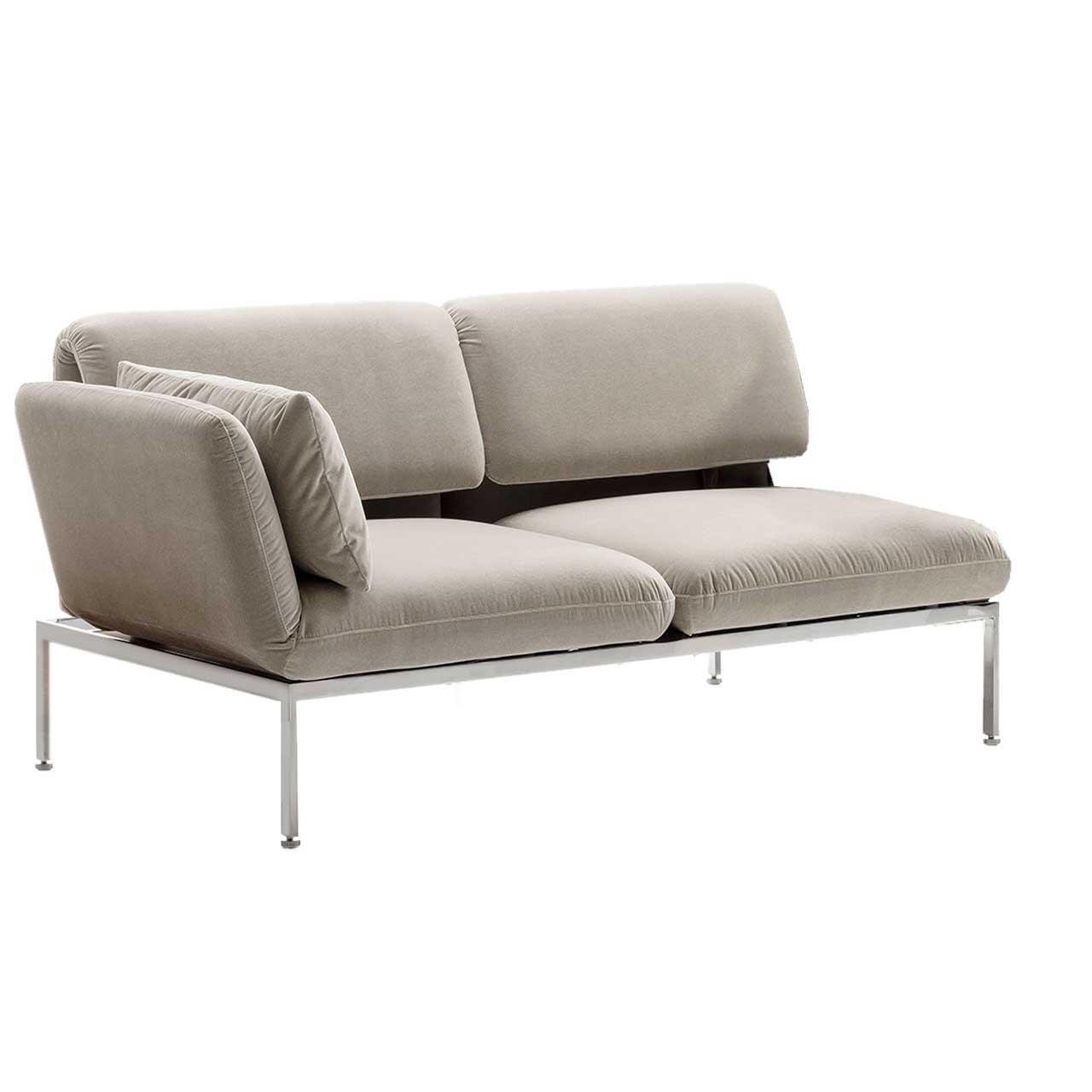 Das Anstellsofa der Serie roro medium classic mit zwei Sitzplätzen und Armlehne links in taupe.