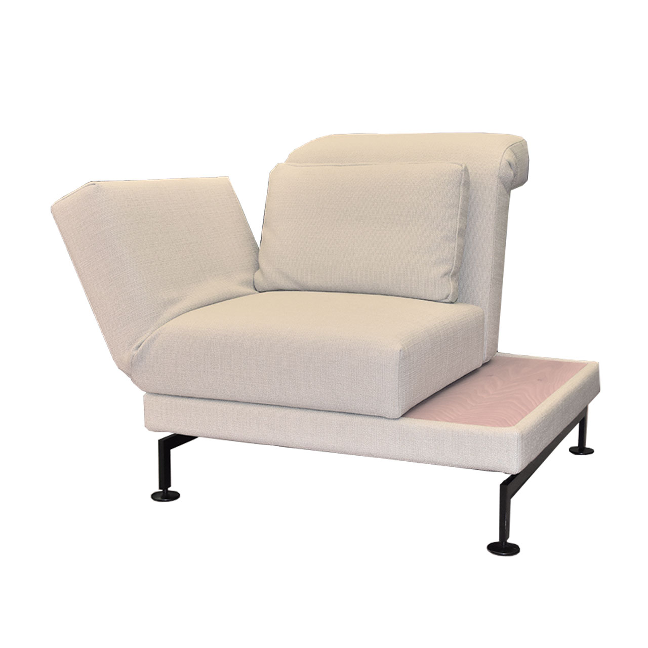 Multifunktionssessel mit Armlehne links und kleiner Ablage auf der rechten Seite. Der Stoff ist cremeweiß, die Ablage in hellem Holz.