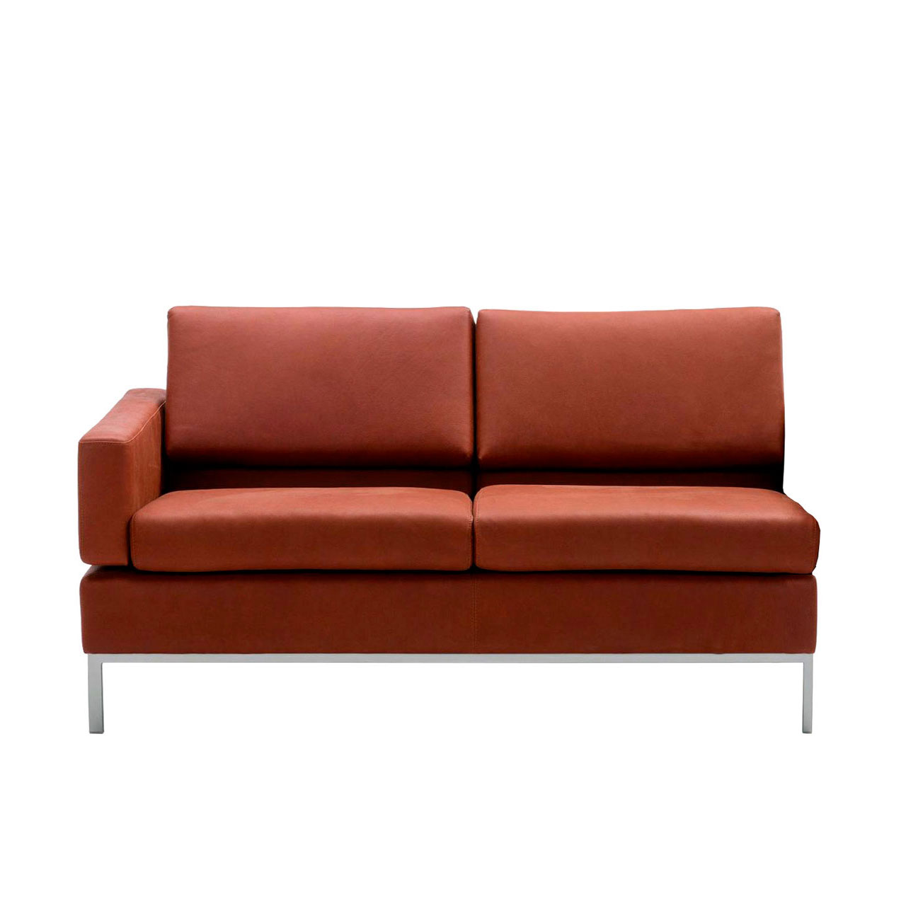 Rotbraunes Anstellsofa mit zwei Sitzplätzen und Untergestell in chrom glänzend mit Armlehne links.
