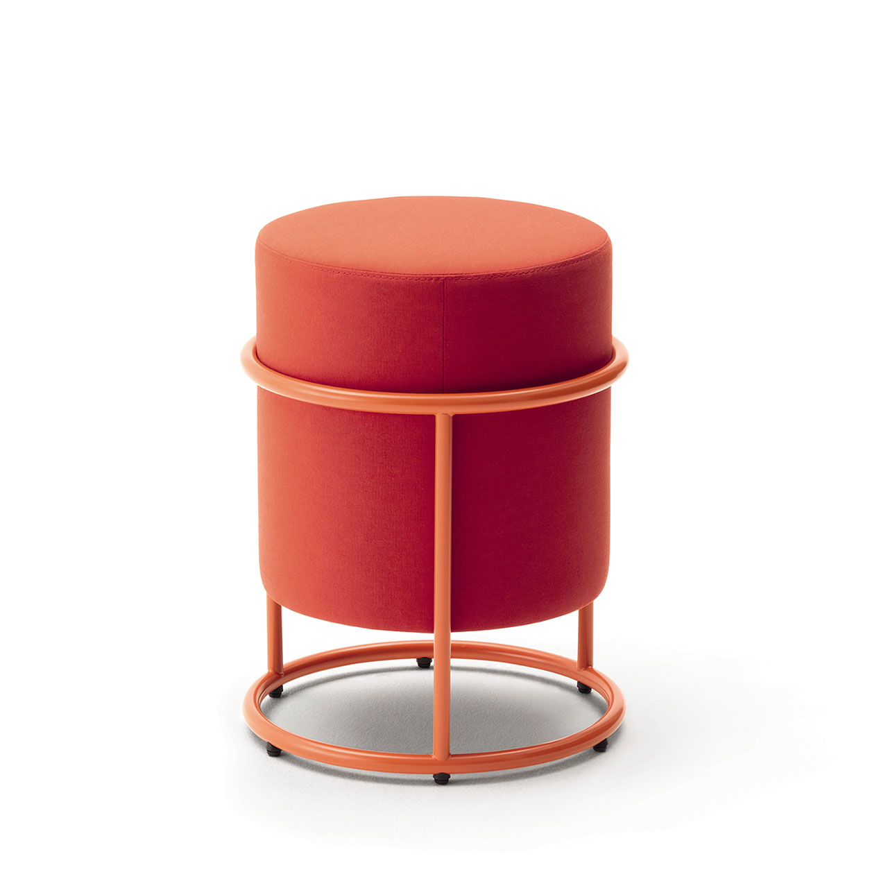 Zylinderförmiger Hocker mit orangem runden Metallgestell