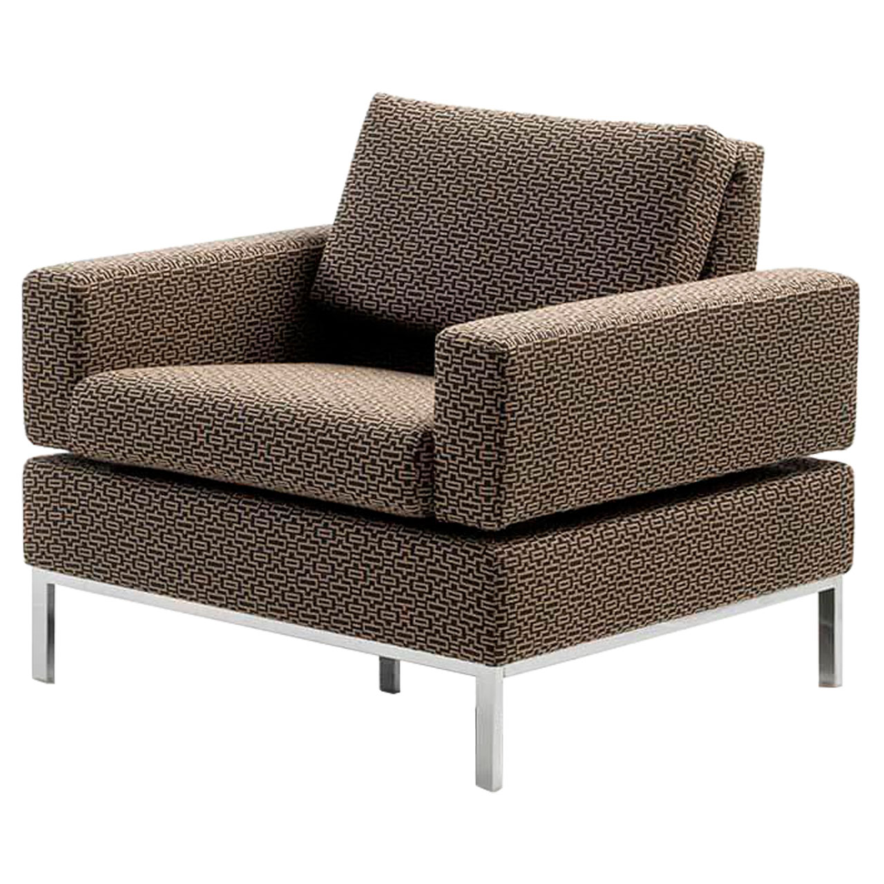 Sessel in braunem Stoff mit Untergestell in chrom glänzend.
