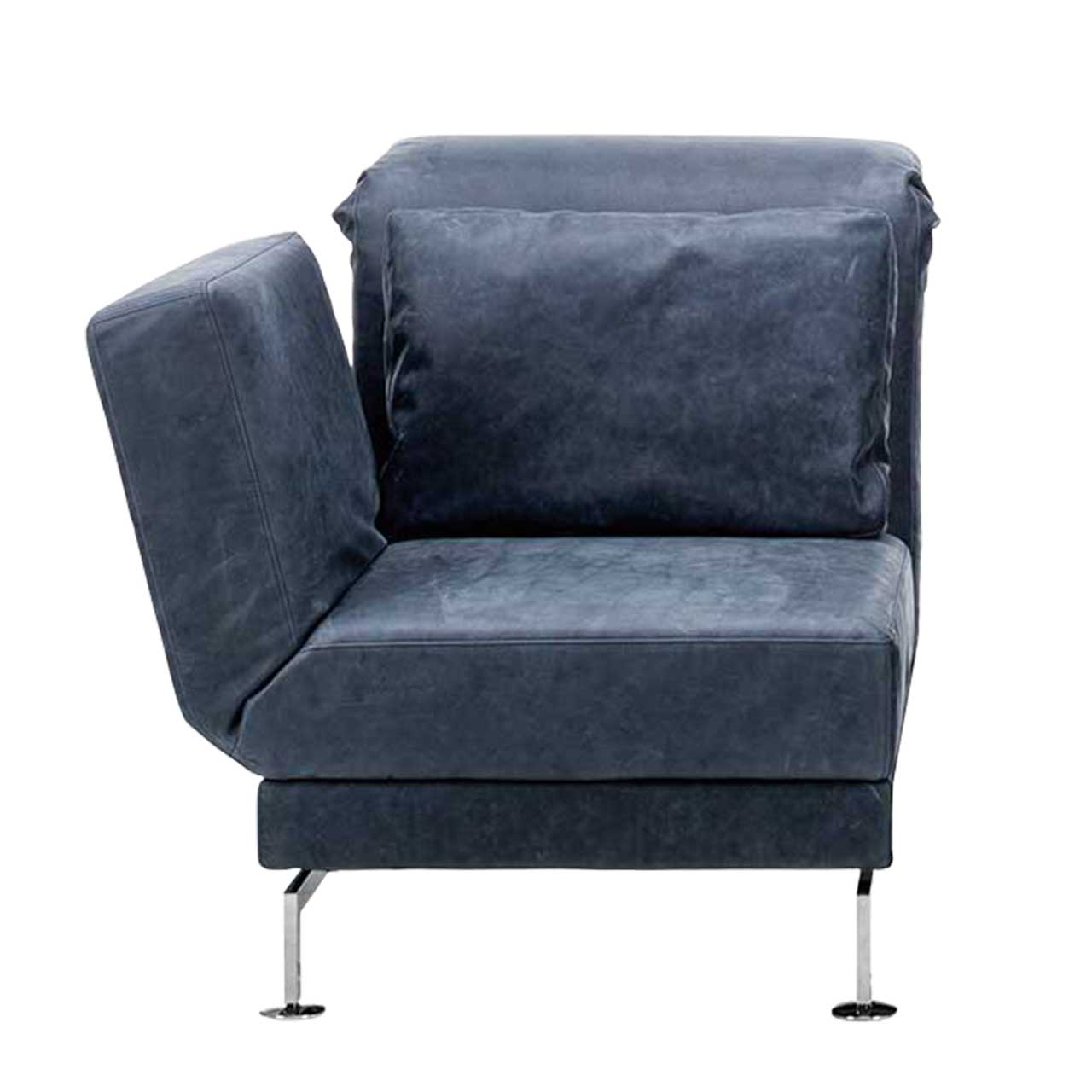 Drehsessel in blauem Stoff mit Armlehne links.