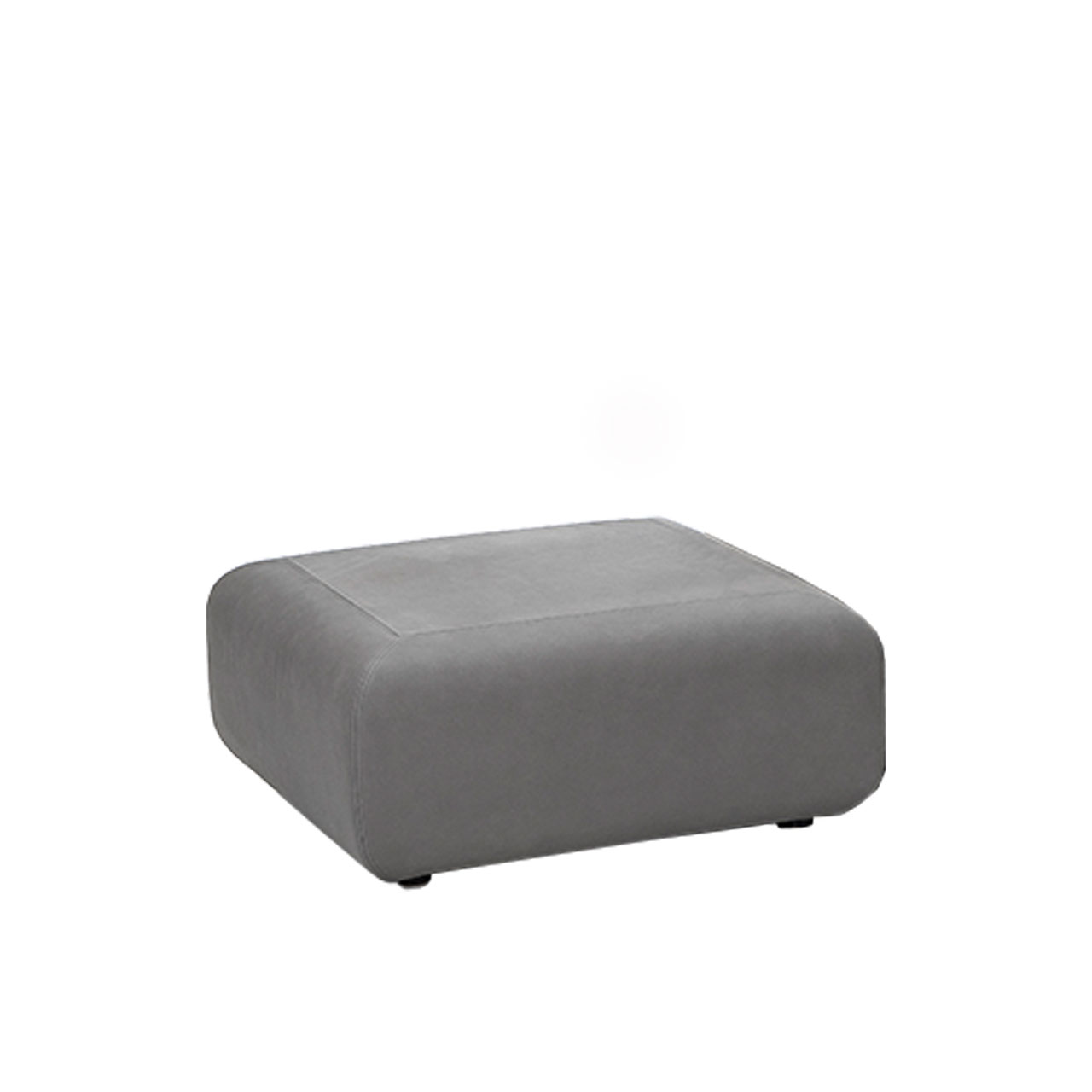 Ein grauer quadratischer bodentiefer Hocker.