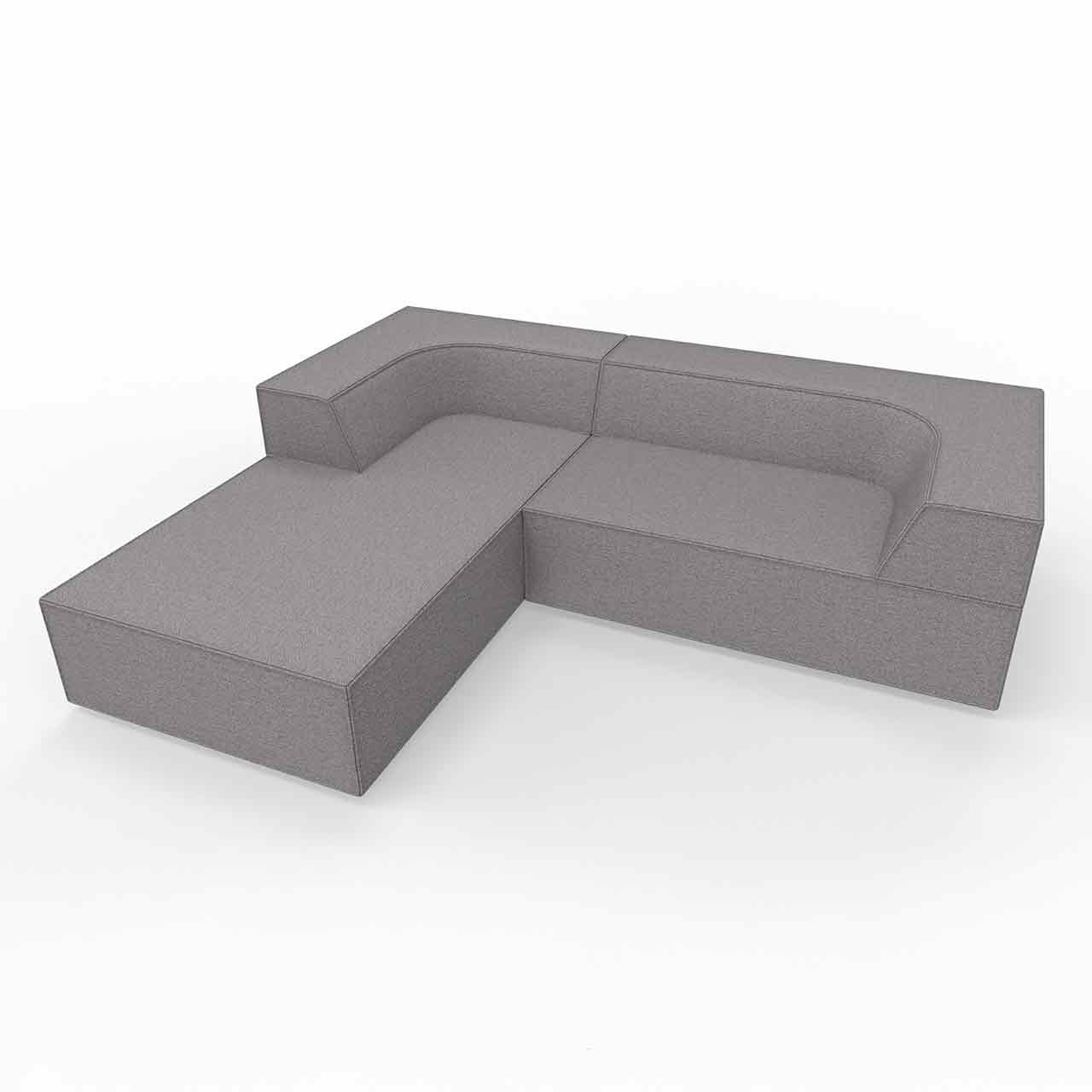 Polsterecke aus mittelgrauem Stoff: Das längere Element mit kurzer Rückenlehne links als Ottomane, rechts kürzeres Element mit längerer Rückenlehne als Sitzfläche.