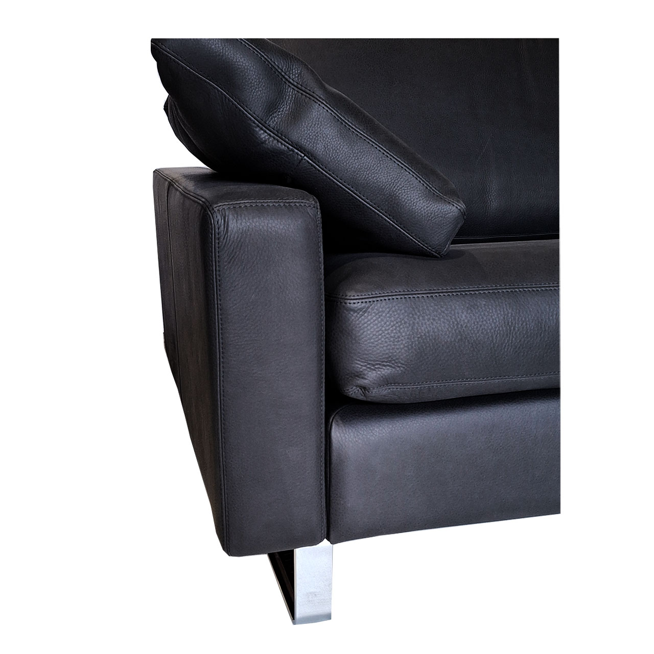 Detailaufnahme der eckigen seitlichen Armlehne.