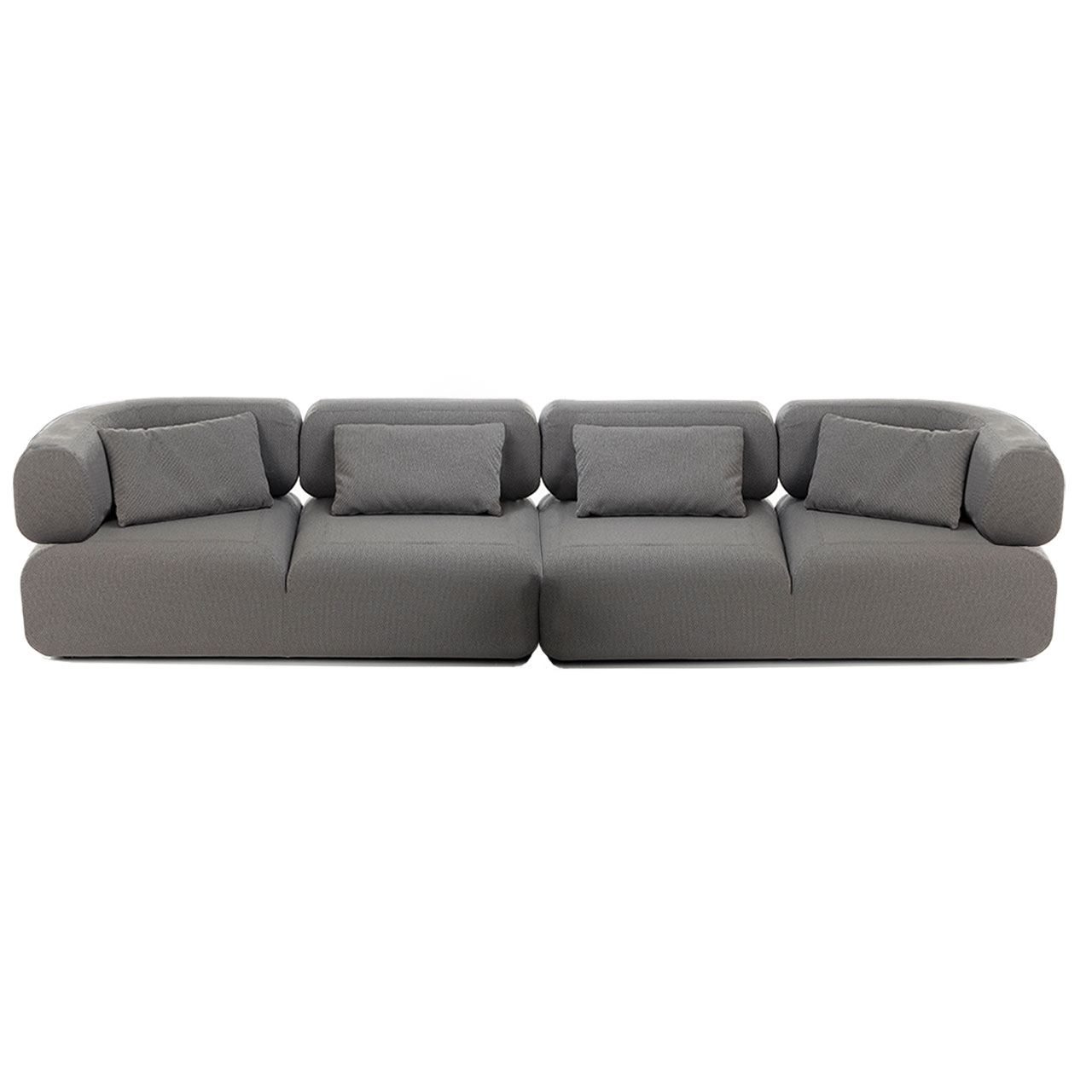 Gerade Sitzgarnitur bestehend aus zwei grauen Opendends mit langen umschließenden Armlehnen.