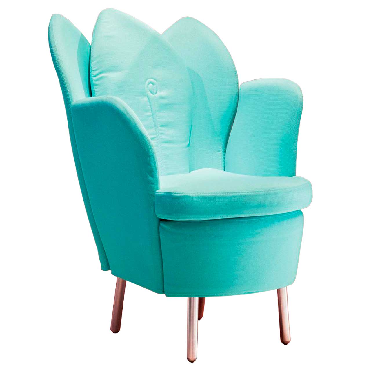 Türkiser Sessel mit Beinen in Eiche hell. Der Sessel hat eine floral geformte Rückenlehne.