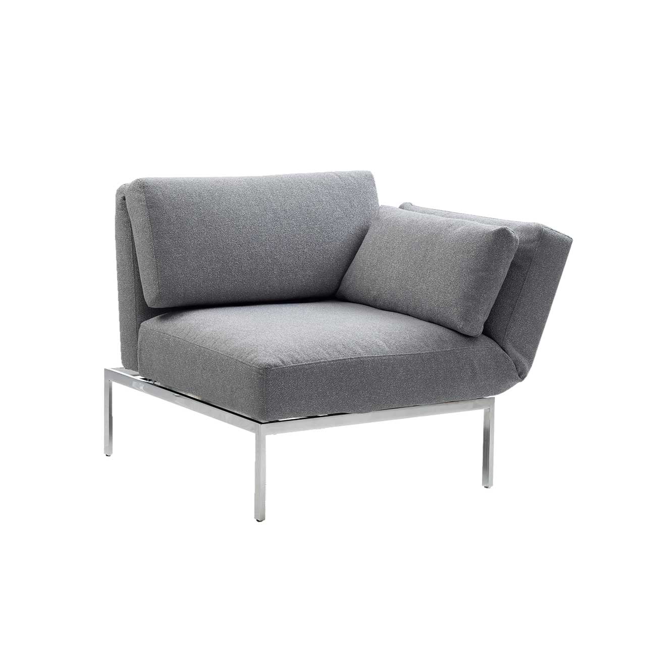 Der Multifunktionssessel der Serie roro medium soft mit einer Armlehne rechts in grauem Stoff.