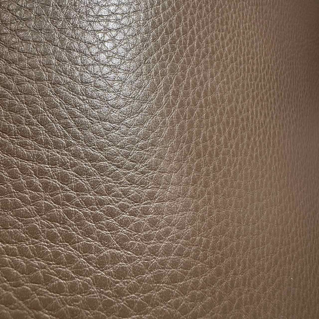 Detail-Ausschnitt des grobporigen Leders