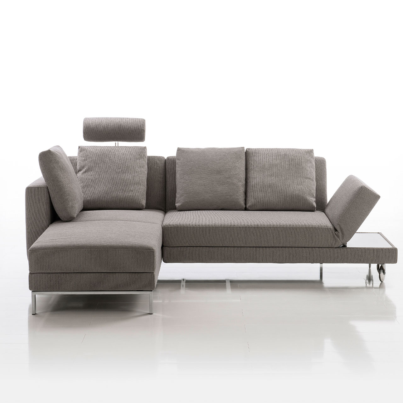 Eckgarnitur von brühl four-two compact mit schwenkbarem Longchair links.