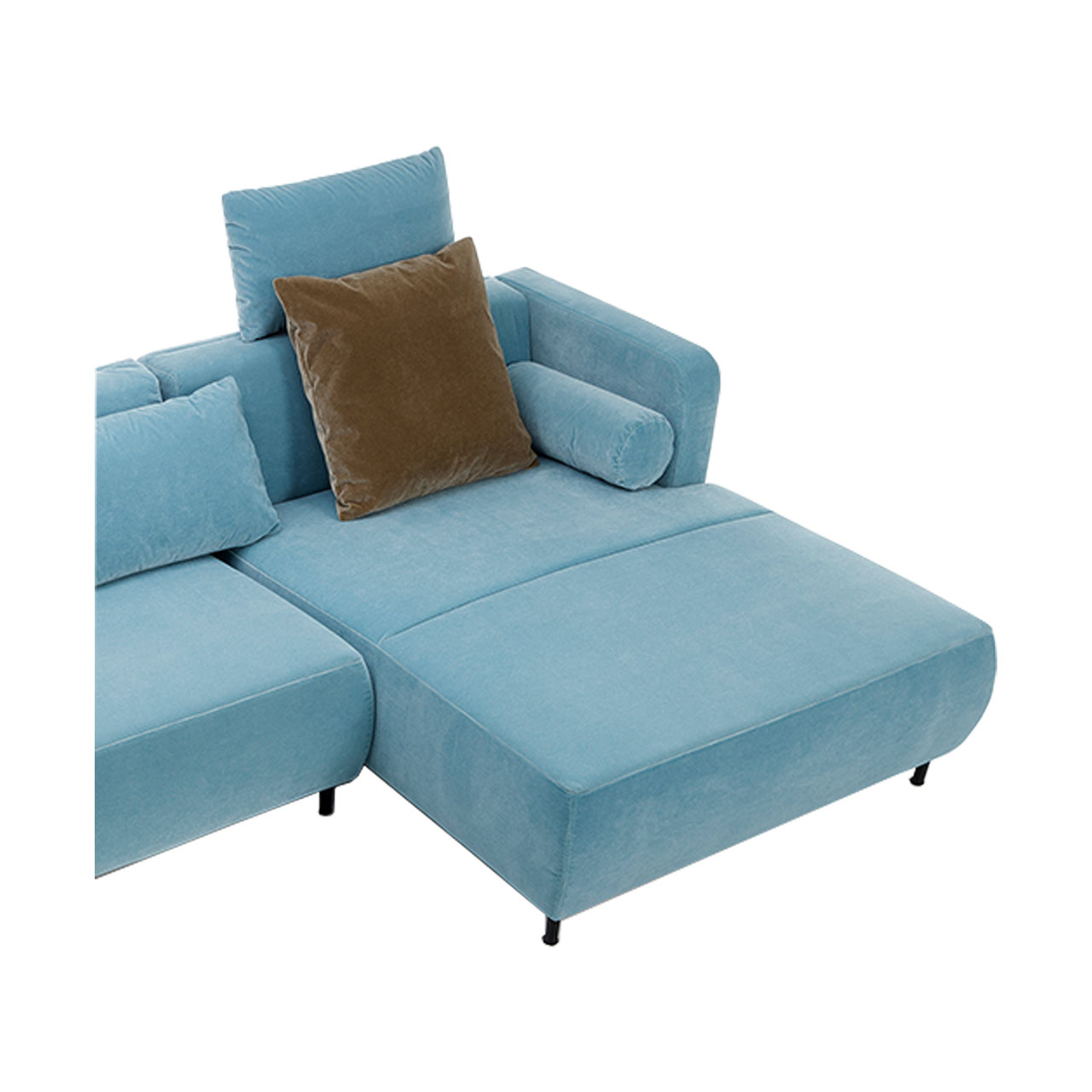 Longchair mit einem quadratischen Kissen und einer Kissenrolle in einem türkisen Stoff.