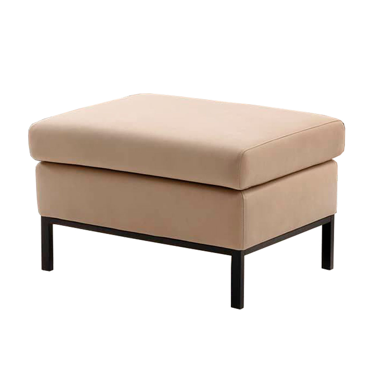 Fußbank in beigem Leder mit Metallgestell in schwarz.